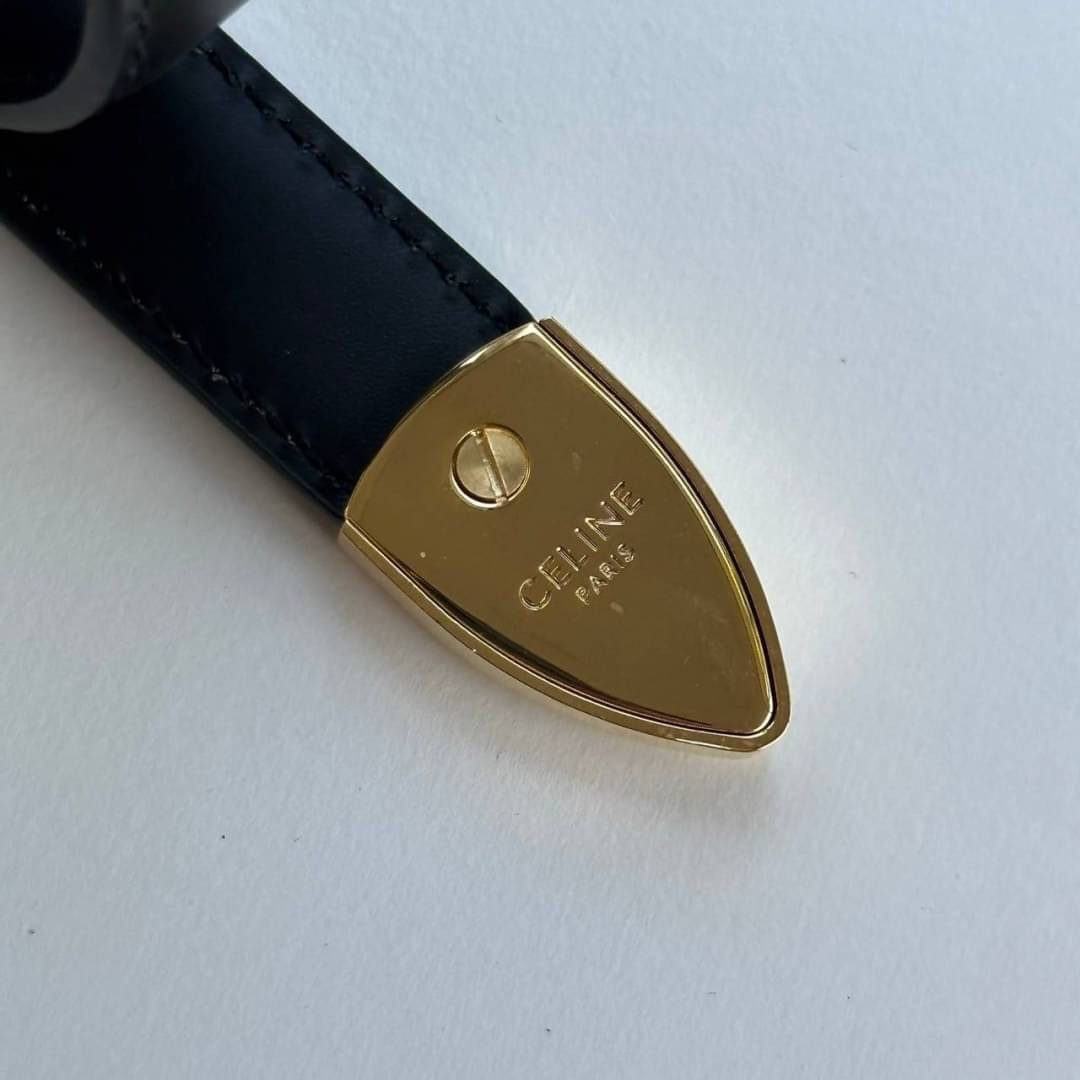 CELINE BELT 20MM ออริจินอลเกรด 1:1 หนังแท้ ปั้มโลโก้คมชัด สายปรับระดับได้ ดีไซน์เรียบหรูเข้ากับทุกลุ๊ค สินค้ามาพร้อม Original Package มีการ์ด ถุงผ้ากันฝุ่น ถุงกระดาษแบรนด์ กล่องแบรนด์ ครบชุดไอเท็มนี้แนะนำ ห้ามพลาดค่ะ!