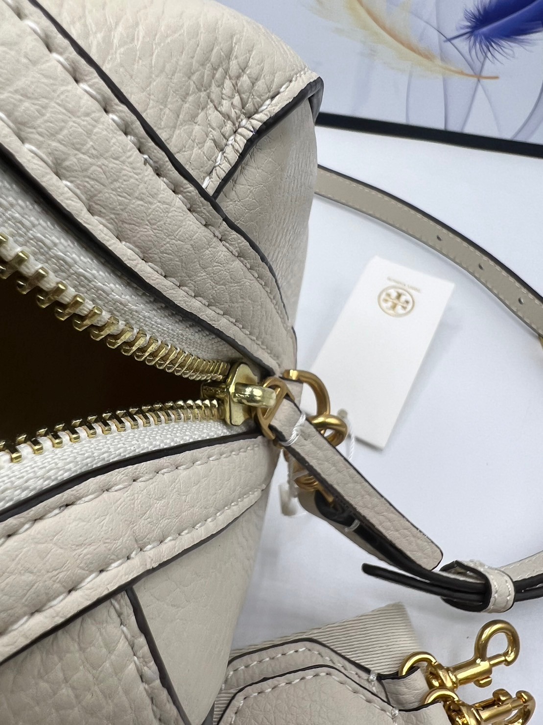 Tory Burch Thea Mini Web Satchel Crossbody Bag / Tory keepall พร้อมส่ง กระเป๋าสะพายทรงหมอนขนาดกลางกำลังน่ารัก เกรดท็อปออริจินอล