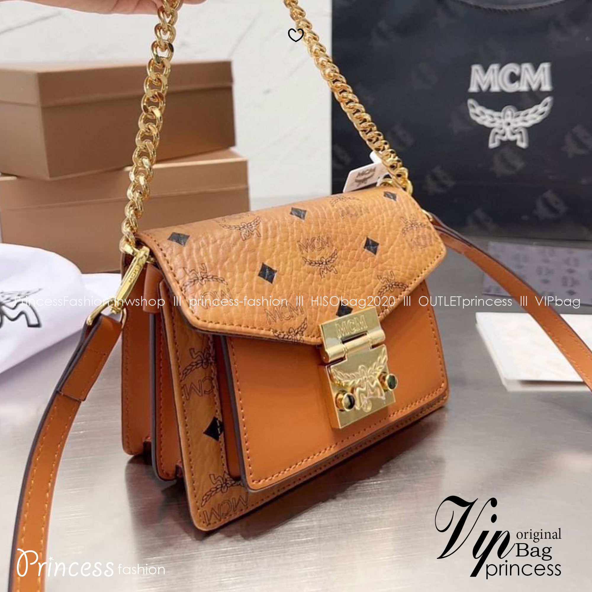 ORI | M.C.M MINI PATRICIA CROSSBODY IN VISETOS กระเป๋าสะพายไซส์มินิ เล็กๆแต่ดีเทลดีงามมาก!! เป็นอีกหนึ่งรุ่นที่หรูเกินตัว ด้วยดีไซน์และขนาดพอเหมาะ สาวๆต้องปลื้มแน่นอน