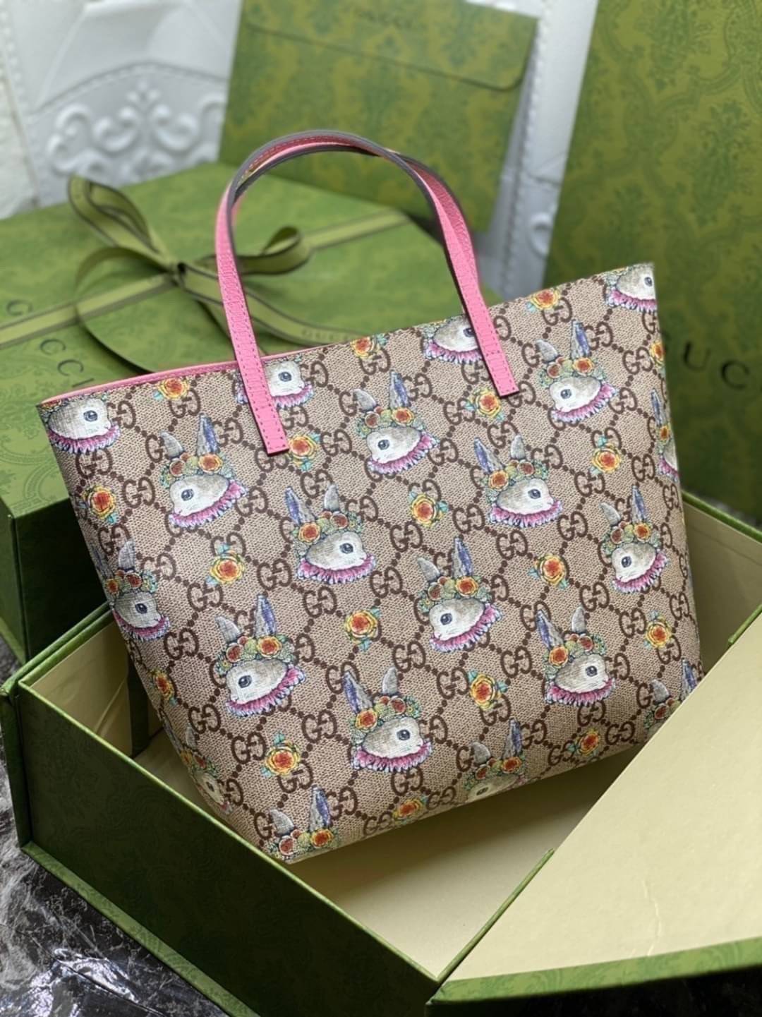 VIP 】Animal-Friendly Gucci Kid GG Supreme Tote Bag งานหนังแท้ทรงตั้งสวย ขนาดกะทัดรัด จุของได้เยอะ ใช้ได้ทั้งเด็กและผู้ใหญ่ น่ารักมากค่ะ **ขายดีตลอดกาล**