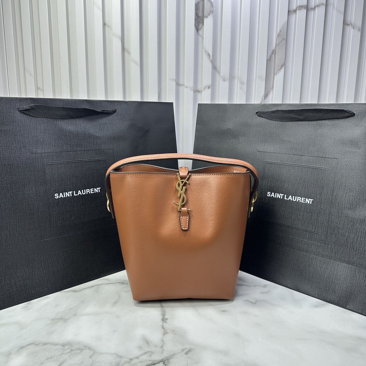 Small 6" YSL Le 37 in shiny leather Hobo Bag / YSL Bucket Bag / YSL Tote Bag กระเป๋าสะพายทรงโฮโบโท้ท งานหนังสวยเต็มใบ อะไหล่ทองสวยคลาสสิก ราคาแสนดีแนะนำของมันต้องมีจริงๆ