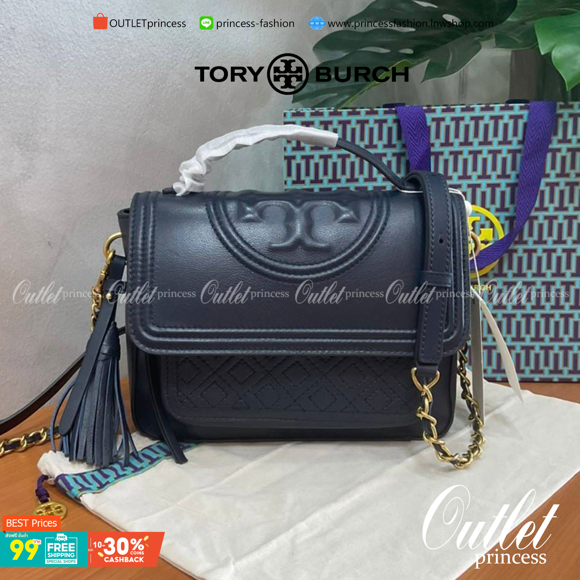 Tory Burch Fleming Satchel Bag รุ่น 45147 สี Royal Navy กระเป๋าสะพาย Crossbody ทรงสวย ดีไซน์เก๋ สุดคลาสสิค เพิ่มดีเทลโลโก้แบรนด์บนฝากระเป๋าอัพลุคให้ดูเท่ห์ และ พู่หนังถอดได้ วัสดุหนังแท้ สัมผัสนุ่มมือ หนังสวย น้ำหนักเบา ตั้งอยู่ทรง เปิดปิดด้วยกระดุมแม่เหล