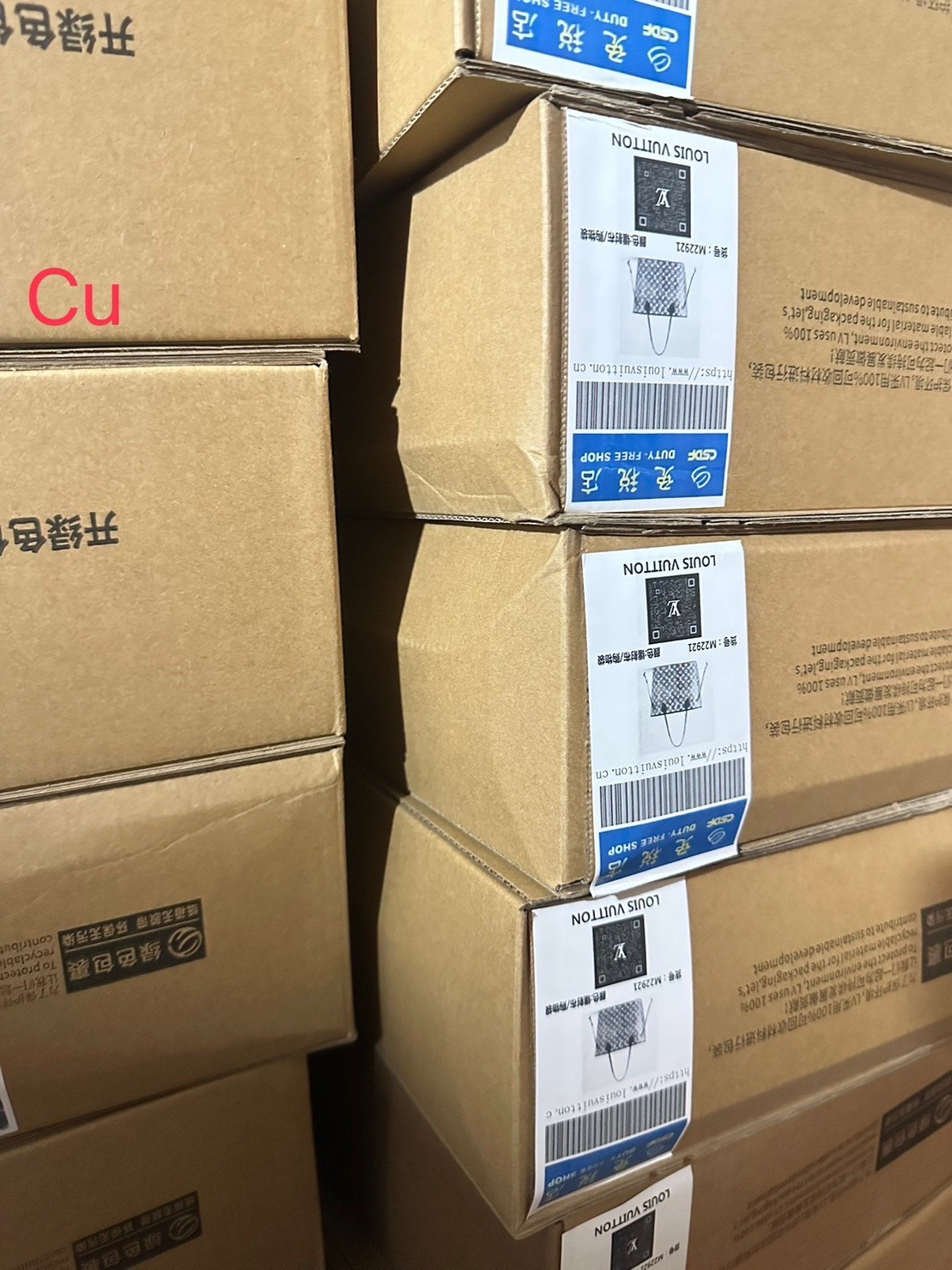 LV Neverfull MM Other Monogram Canvas - Handbags M22921 / LV DENIM TOTE BAG พร้อมส่ง ดีไซน์ใหม่ที่ฮอตที่สุด กระเป๋าใบใหญ่ทรง tote มาพร้อมใบลูก ภายในโล่งกว้าง มีช่องซิปแยกให้ ใบใหญ่ก็ใส่ของได้เยอะมากๆ