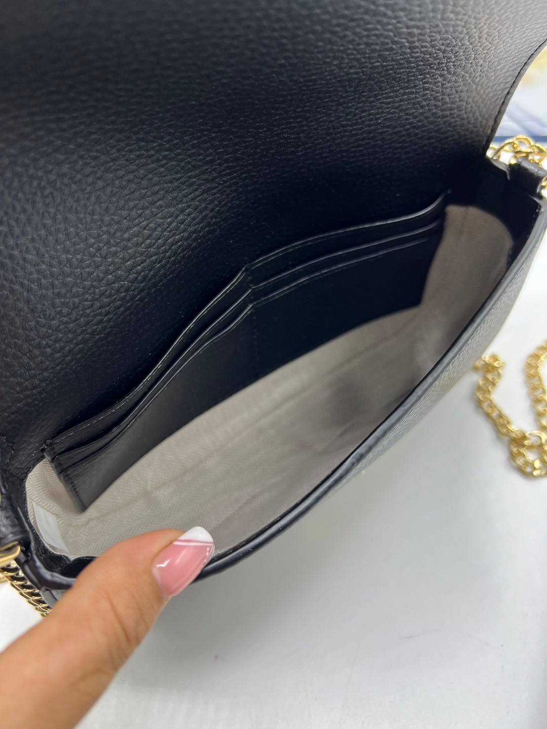 TORY BURCH Chelsea Pebbled Crossbody Bag กระเป๋าสะพายเรียบหรู เกรดออริ สลับแท้ 1:1 ใช้งานต่างประเทศได้