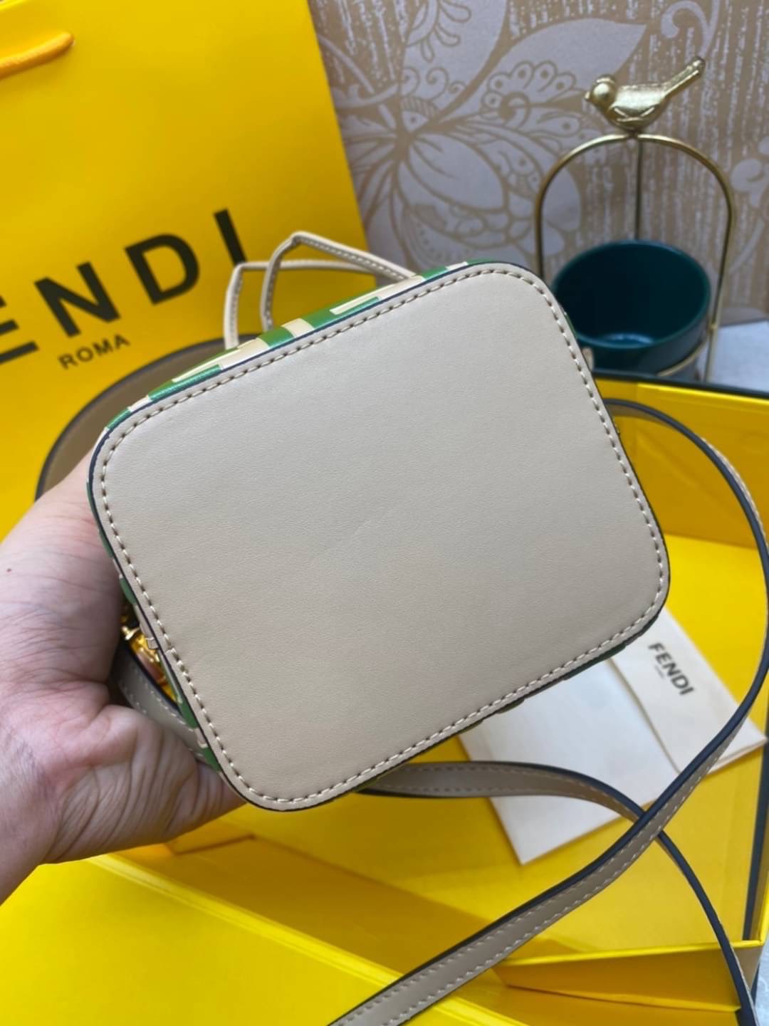FENDI Mon Tresor Brown leather mini bag / FENDI Bucket Bag กระเป๋าสะพายทรงบัคเก็ต ไซส์มินิ รุ่นยอดนิยม