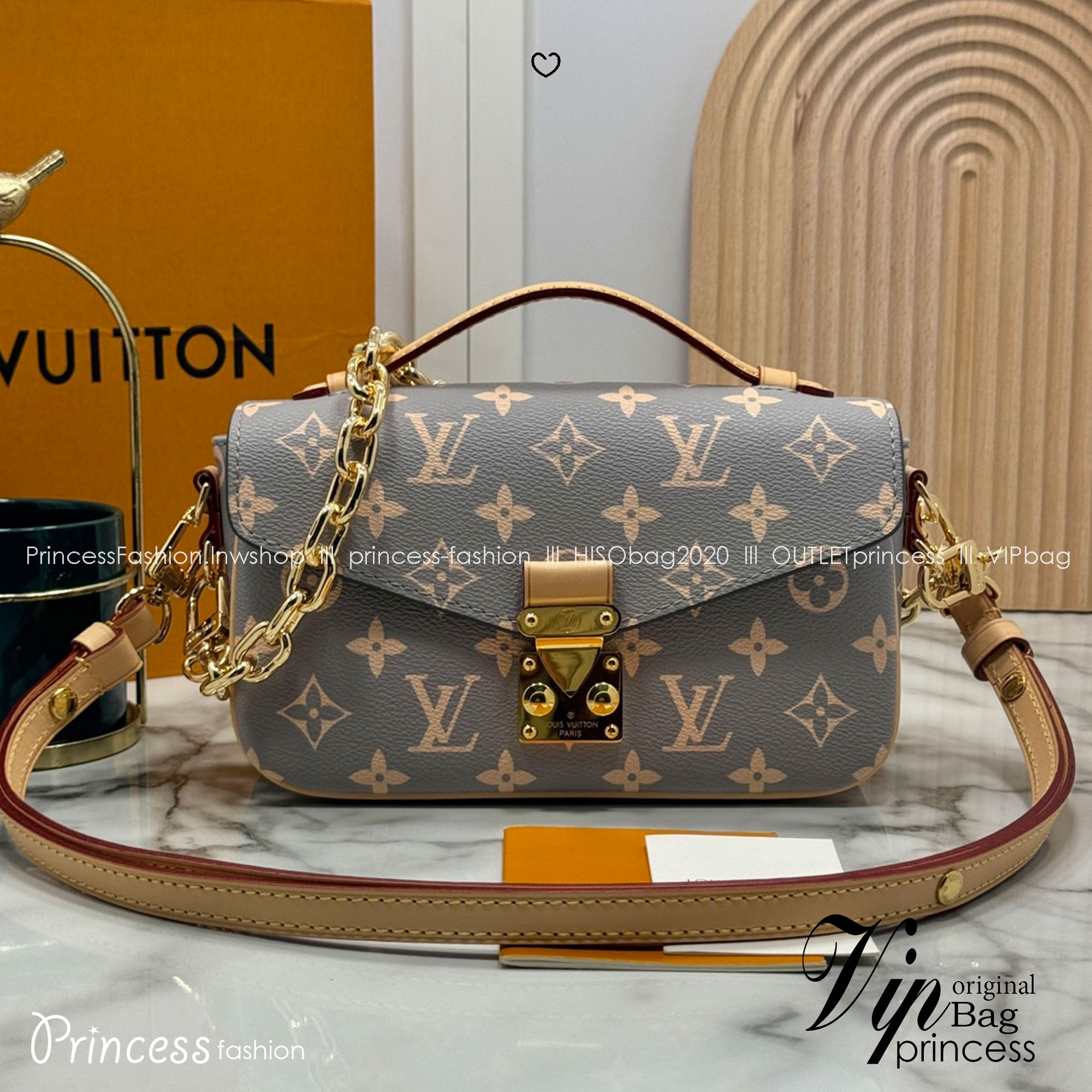 LV Pochette Métis East West กระเป๋าสะพายมัลติฟังก์ชั่น สีใหม่ลิมิเต็ดสวยละมุน วางลายตรงเป๊ะ สวยมากแนะนำเลยค่ะ ดีไซน์กะทัดรัด สะดวกพกพา สะพายไปเที่ยว ไปทำงาน ไปเดทก็ได้หมด ตอบโจทย์คนชอบความหลากหลายจริงๆ