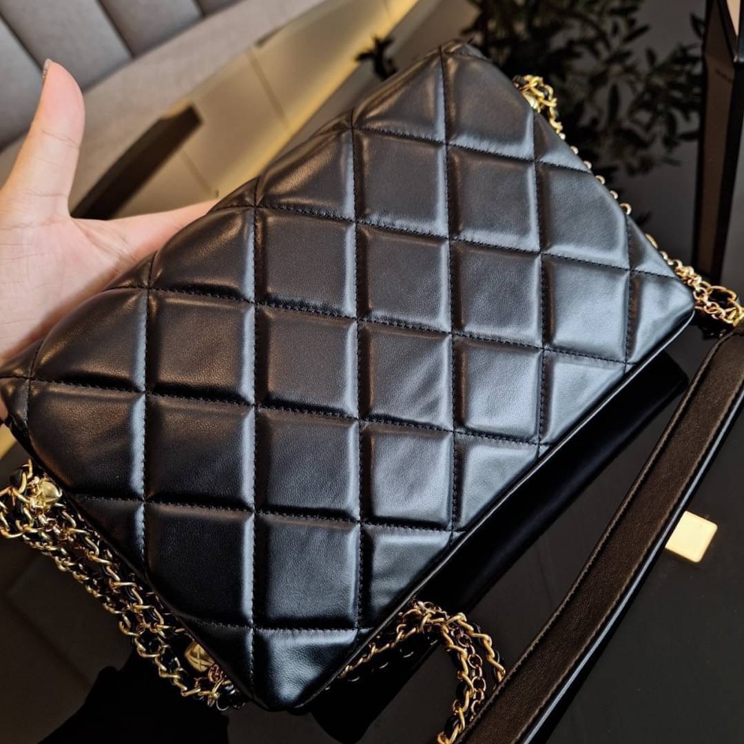 CHANEL flap bag with chain / CHANEL VIP CROSSBODY BAG กระเป๋าทรงสะพายข้าง หนังพียูพรีเมี่ยมหนังนิ่ม อะไหล่ทองวินเทจทั้งใบ