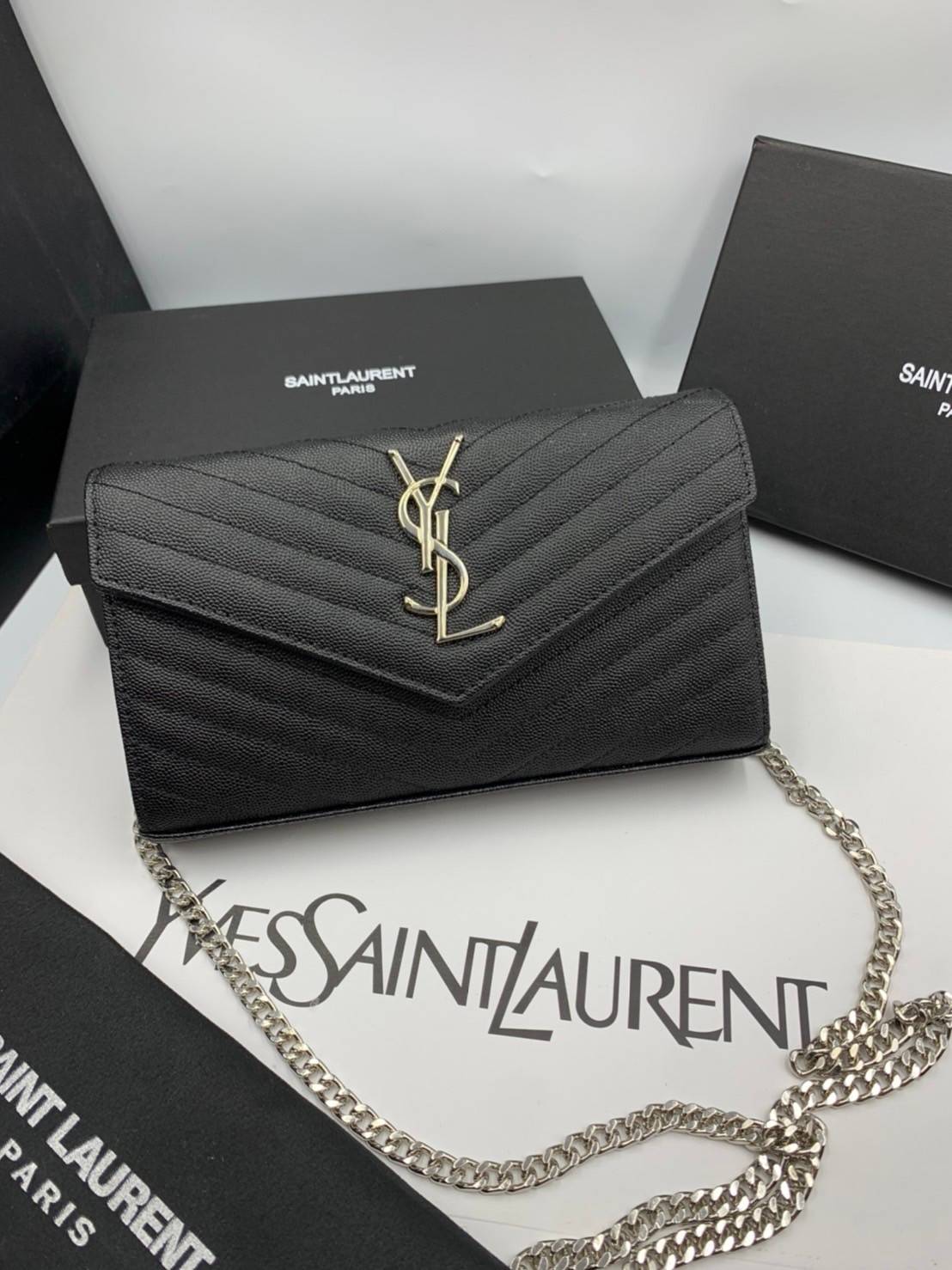VIP GIFT 】หนังแท้ YSL WOC 9" Saint Laurent Chain Wallet Envelope Woc Monogram Black Leather Cross Body Bag กระเป๋าเงิน wallet on chain ที่มาพร้อมสายสะพายแบบโซ่ ขนาด 9” หนังวัวติดโลโก้ YSL มีทั้งอะไหล่เงิน ทอง และดำ ด้านในมีช่องซิป และช่องใส่การ์ด เรี