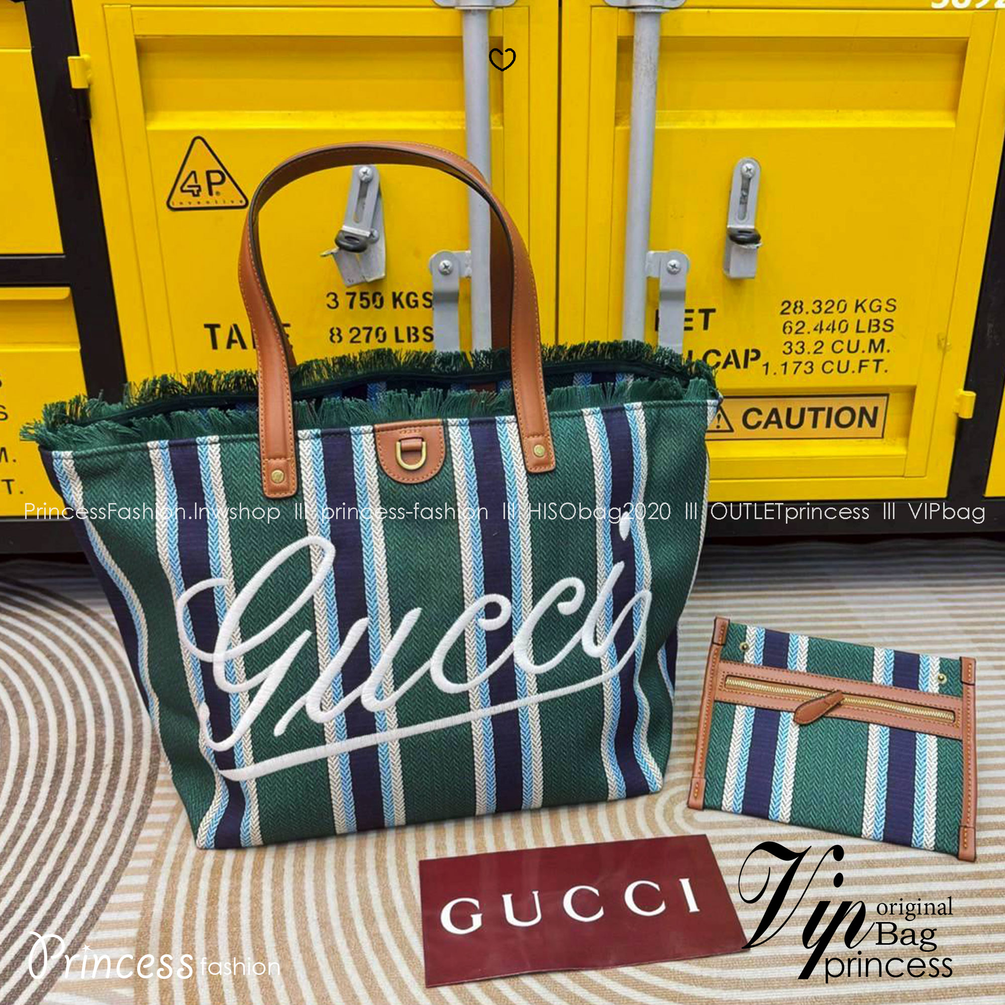 Gucci Embroidered large canvas tote bag Variation multicolor canvas กระเป๋าสะพายทรงโท้ทใบใหญ่ โดดเด่นผ้าแคนวาสฝ้ายลายทางสะดุดตา ตกแต่งด้วยงานปักลาย Gucci ด้านหน้า คอลเลคชั่นฤดูใบไม้ผลิ/ฤดูร้อน 2025