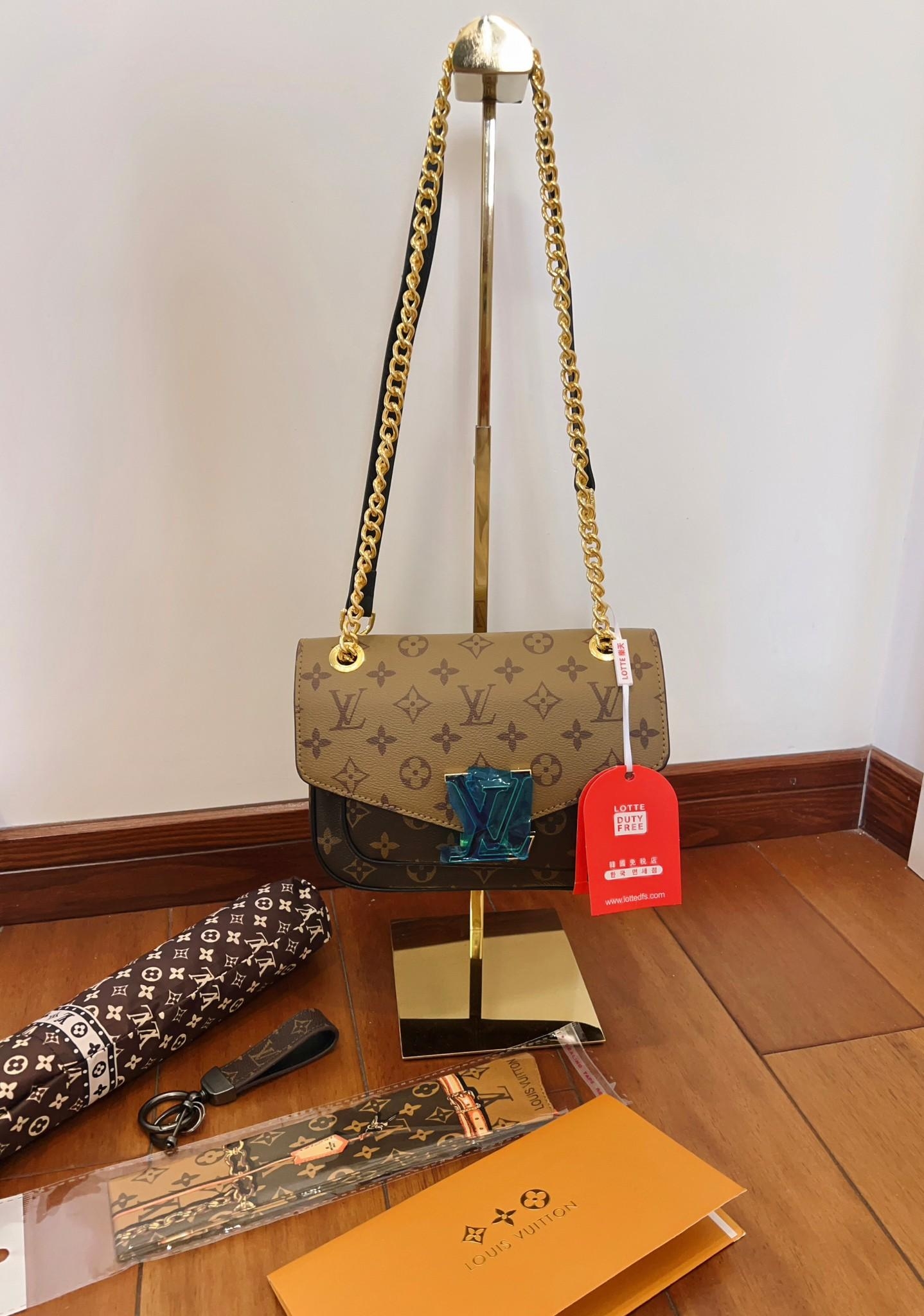 LV Passy Monogram Canvas Bag เซ็ทกระเป๋า พร้อมร่ม และพวงกุญแจ คุ้มที่สุด สินค้ามีจำนวนจำกัด เกรดวีไอพี ไฮเอน
