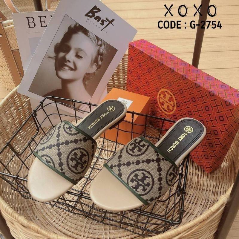 Tory Burch Sandals แตะสวม งานผ้าทอปักแบรนด์ ชนช้อป งานสวย เรียบร้อย สวยเกินราคาขายมากคะ สวมใส่ง่าย ใส่สบาย แมทส์ชุดง่าย น้ำหนักเบา