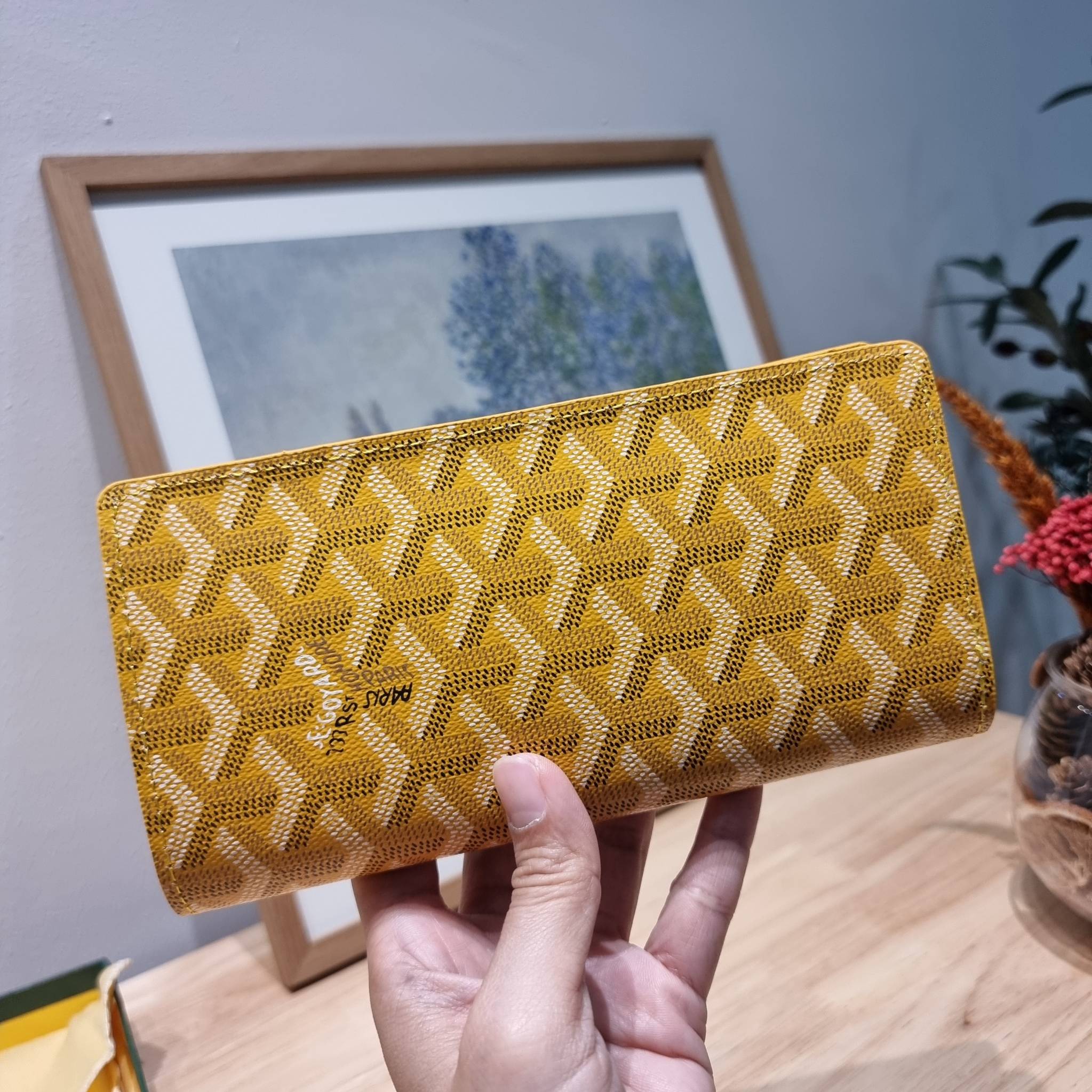 Goyard Bi Fold Long Wallet / GOYARD FLAP WALLET / Goyard Long Wallet กระเป๋าสตางค์ใบยาว รุ่น unisex ที่ใช้ได้ทั้งหนุ่มๆและสาวๆ ไอเท็มนี้ตอบโจทย์สำหรับคนที่ชอบเก็บบัตรเยอะๆ