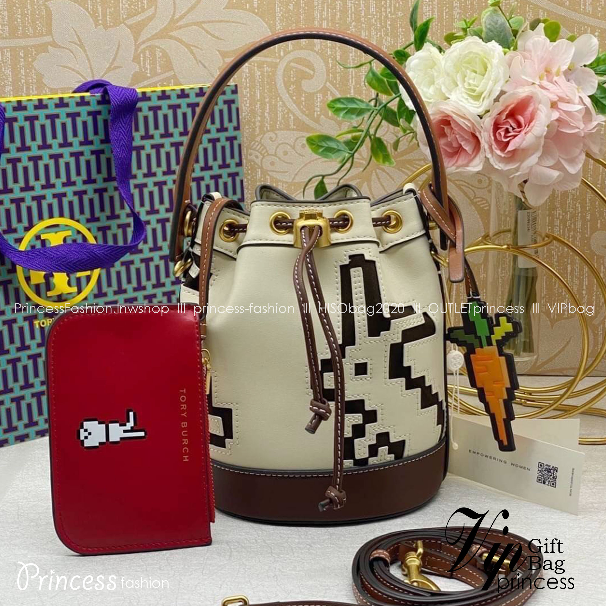TORY BURCH MINI PIXELATED RABBIT BUCKET BAG 🐇 อดใจยังไงไหว น่ารักขนาดนี้ 🥕🥕 คอลเลคชั่นสุดเด็ดของปีนี้ น้องกระต่ายสุดน่ารัก กระเป๋าทรงบักเก็ตรุ่นยอดนิยม