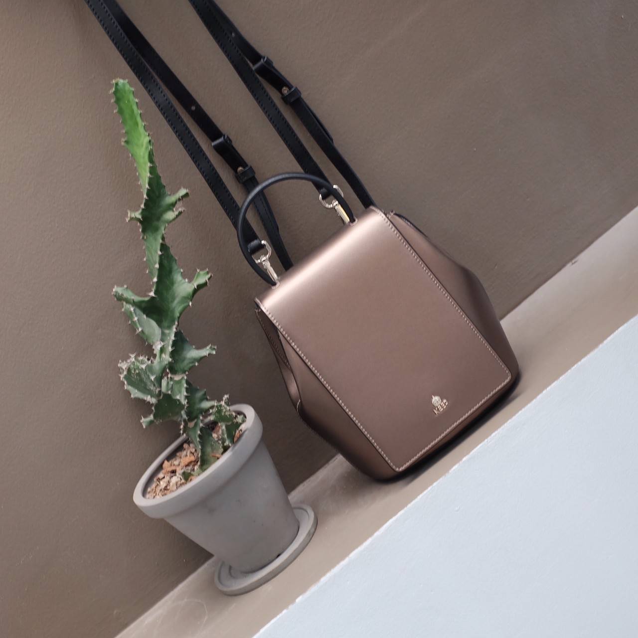 ทรงน่ารักมาก กระเป๋าเป้สะพายข้างได้ สี Glitter ✨ Limited รับ (summer) **KEEPBAG_Allma กระเป๋าเป้ใบใหม่เอาใจสาวทุกสไตล์เลยค่ะ 🌈🌈Summer นี้ ใครกำลังมองหากระเป๋าเป้ใบเล็ก เหมาะกับทุกๆวัน ใช้งานง่าย ใส่ของครบใบนี้แนะนำเลยค่า น้ำหนักเบา 