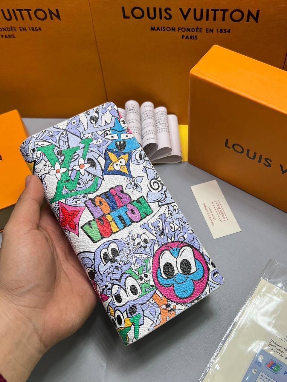 ORI หนังแท้ | LV Long Wallet / LV Short Wallet / LV Brazza Monogram Comic Wallet กระเป๋าสตางค์ใบยาว กระเป๋าสตางค์ใบสั้น กระเป๋าสตางค์ผู้ชาย