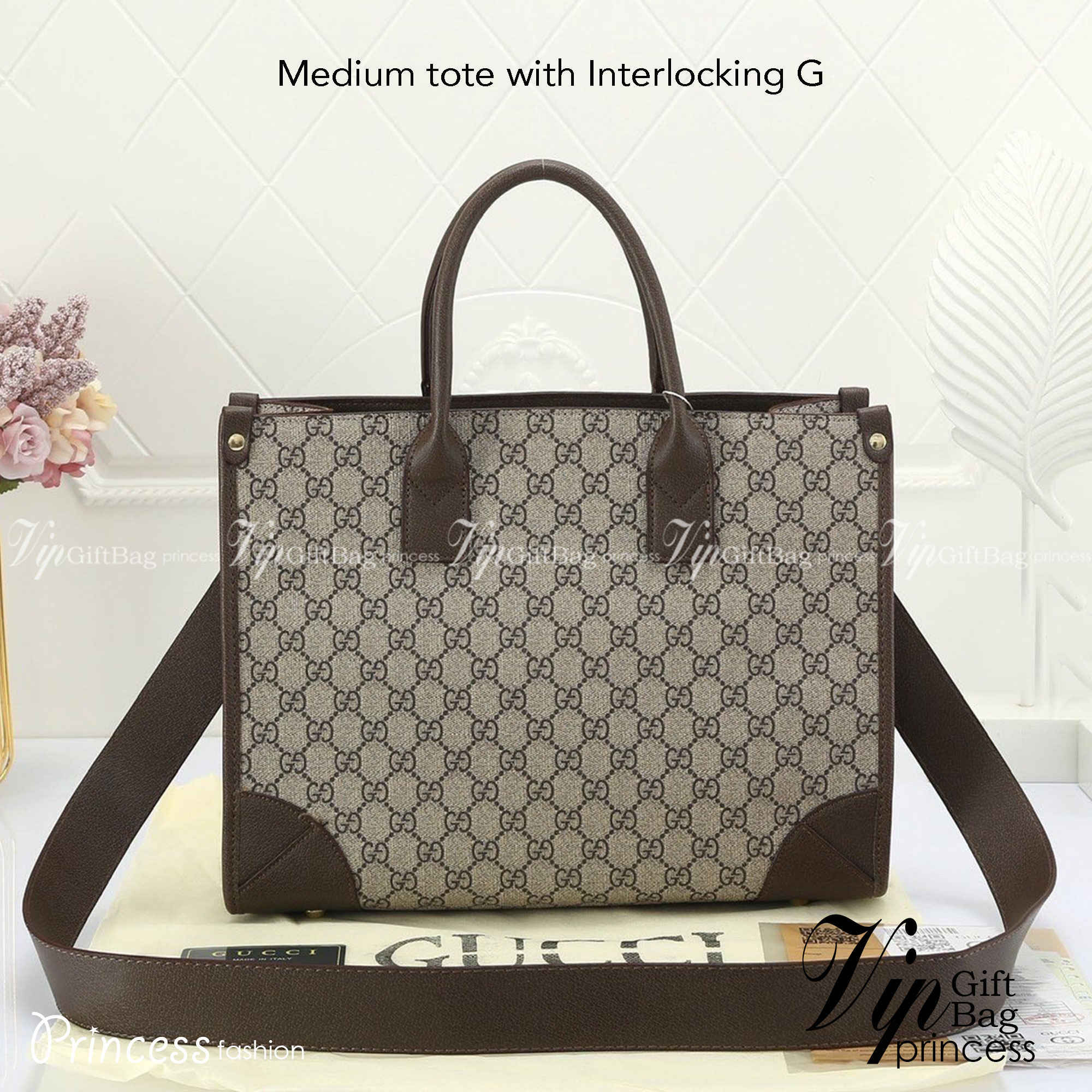 GUCCI Medium tote with Interlocking G กระเป๋าใบใหญ่ทรงโท้ท เซท 2 ใบ มาพร้อมใบเล็กแยกใช้ได้ คุ้มค่ามากกระเป๋าทรงเหลี่ยมใบใหญ่ใส่เอกสารได้ไม่ต้องพับมีช่องซิปเล็กด้านใน มาพร้อมสายยาวสะพายไหล่ได้