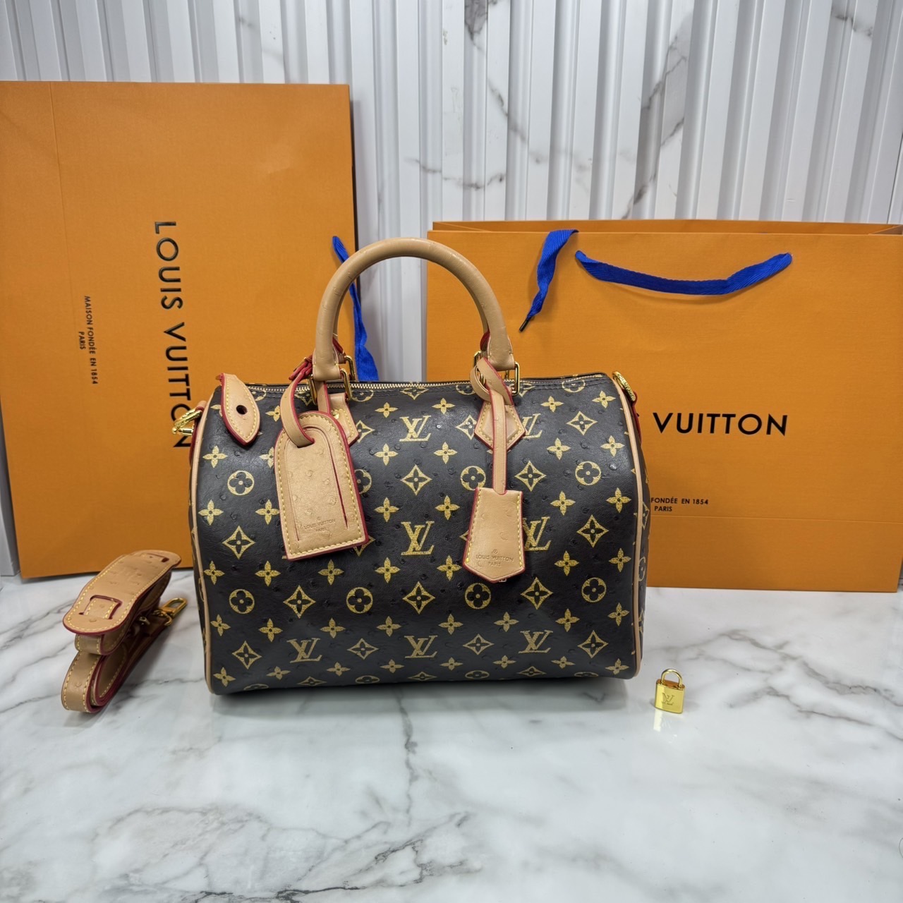 ORI หนังแท้ | LV Speedy P9 Bandoulière 30 Bag กระเป๋าสะพายทรงหมอนสปีดี้ใบใหญ่ คอลใหม่ล่าสุดหรูหราโดดเด่น แต่งลายนูนเพิ่มเท็กเจอร์เต็มใบ รูปทรงใช้งานง่ายสวยตลอดกาล