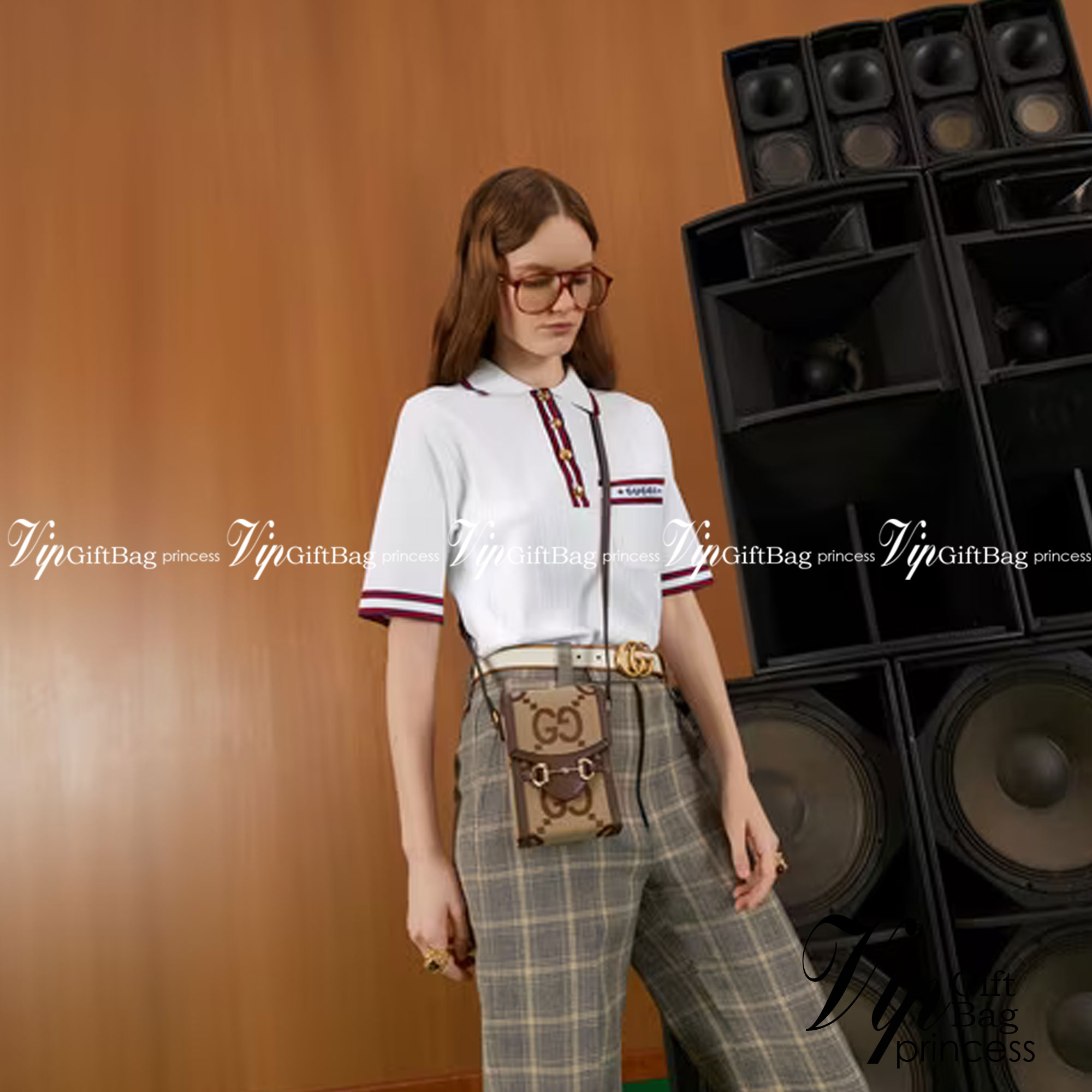 Gucci Jumbo GG mini bag / Gucci Phone Bag เกรดใช้งานสลับใบจริงได้ ออริจินอล รุ่นยอดฮิต ไซส์มินิ ที่ใครๆก็ต้องรู้จัก!! กับคอลเล็กชั่น Gucci Love Parade กระเป๋าขนาดมินิใบนี้รังสรรค์ด้วยผ้าแคนวาส GG จัมโบ้พร้อมตกแต่งด้วยฮาร์ดแวร์ฮอร์สบิต