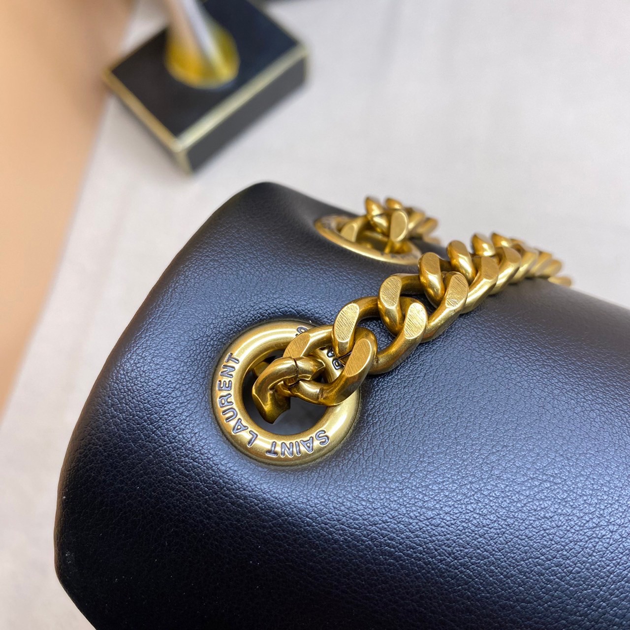 YSL CALYPSO IN PLUNGED / YSL Calypso Padded Leather Shoulder Bag กระเป๋าสะพาย คอลใหม่ ดีไซน์โลโก้โดดเด่น อะไหล่ทอง