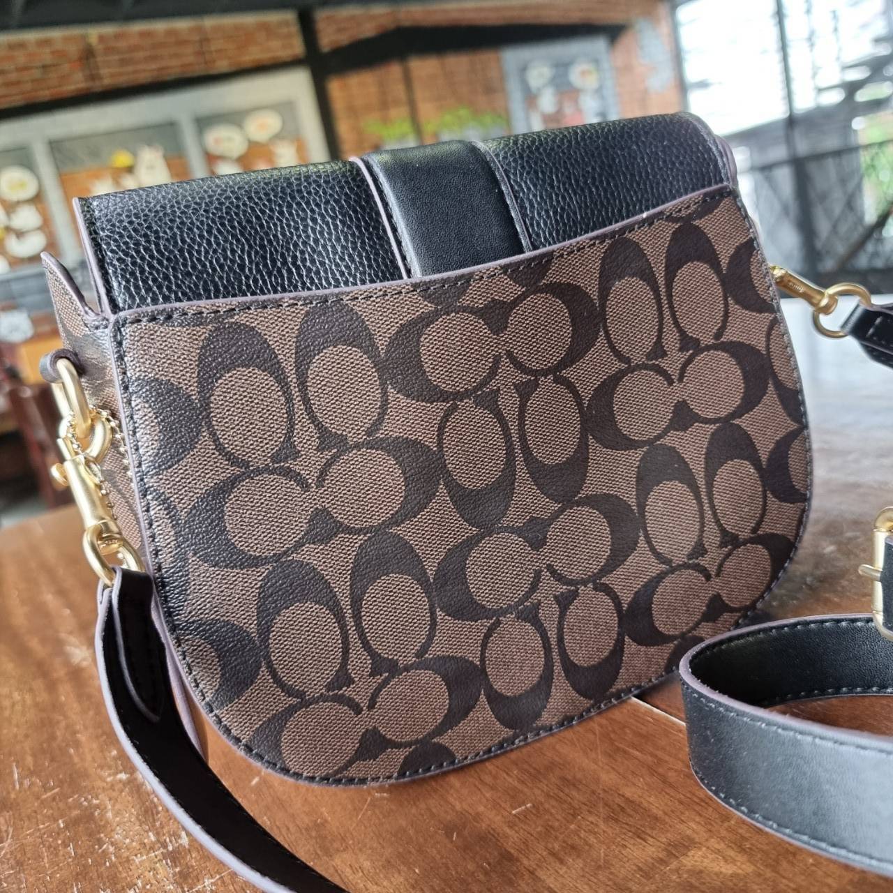 ของแท้ 💯% COACH C2806 GEORGIE SADDLE BAG IN SIGNATURE CANVAS ยกระดับความหรูให้กับตัวเองกันหน่อย