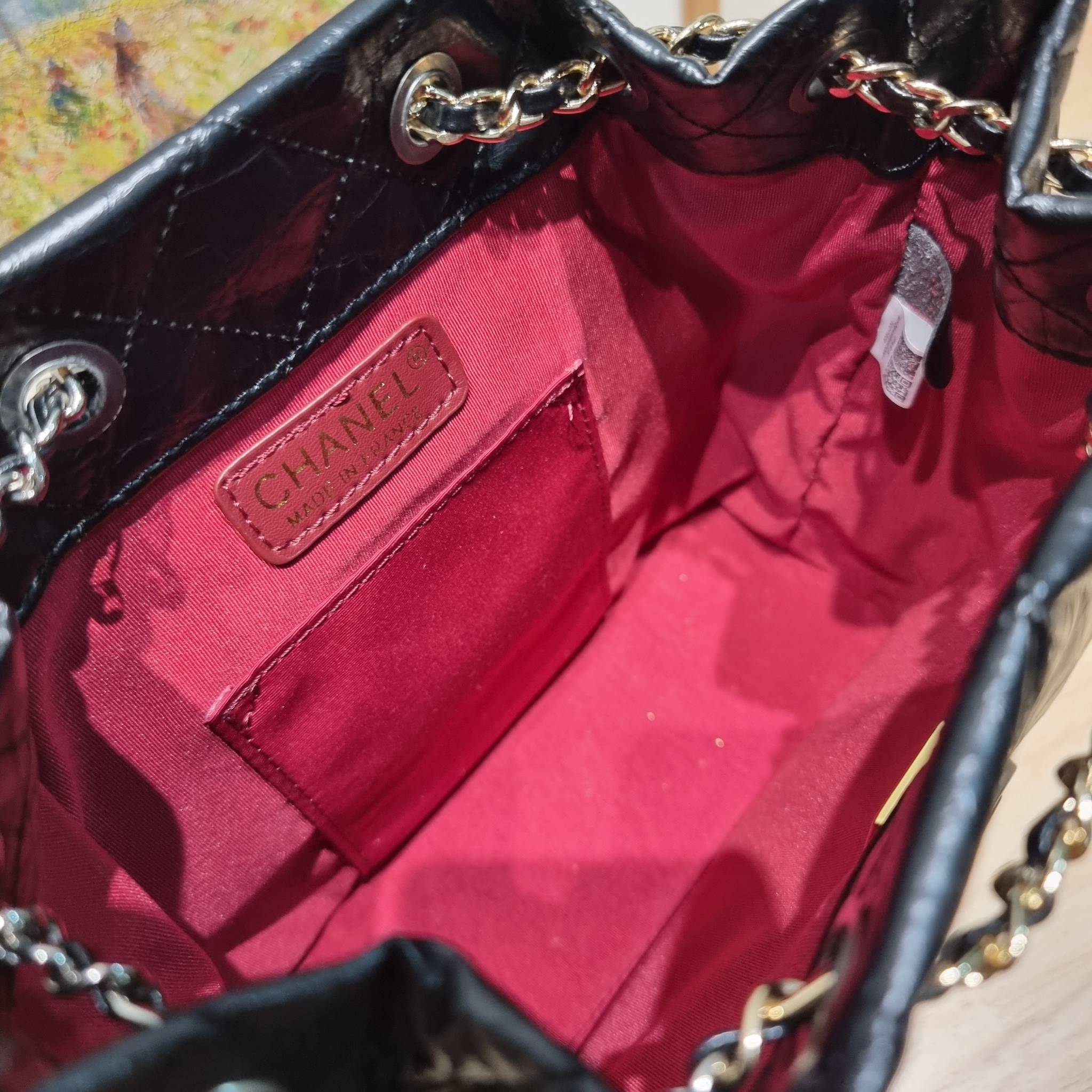 Chanel gabrielle backpack ไอเท็ม best seller กับรุ่นสุดปังในรูปแบบกระเป๋าเป้ ดีไซน์หรูคลาสสิค สายสะพายในตัวรูดปากกระเป๋าเก็บทรงได้ หรือจะรูดด้านหน้ายาวสุด