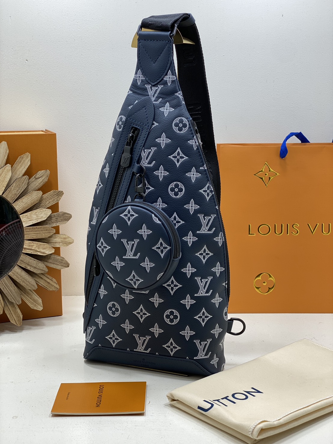 TOP ORI หนังแท้ | LV Duo Slingbag / LV Belt Bag กระเป๋าคาดอกดีไซน์ใหม่ สปอร์ตและดูหรูในตัว รูปทรงใช้งานง่ายได้ทุกลุค ที่สุดของไอเท็มขายดี