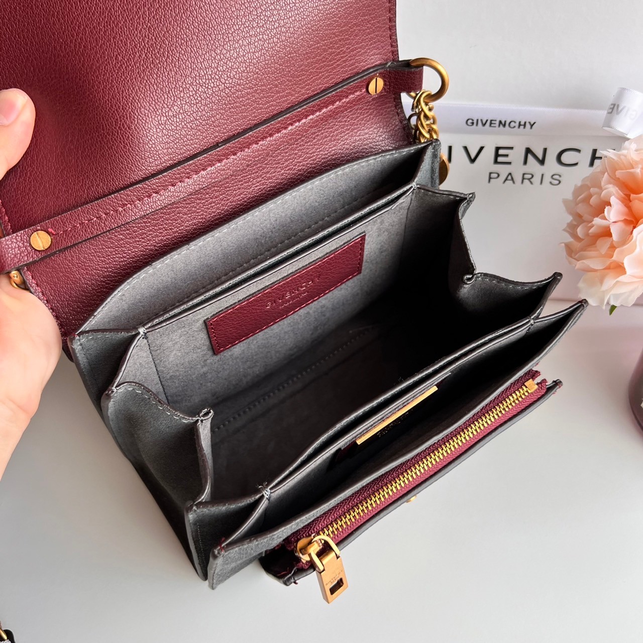 หนังแท้ GIVENCHY GV3 SHOULDER BAG พร้อมส่งที่ไทย