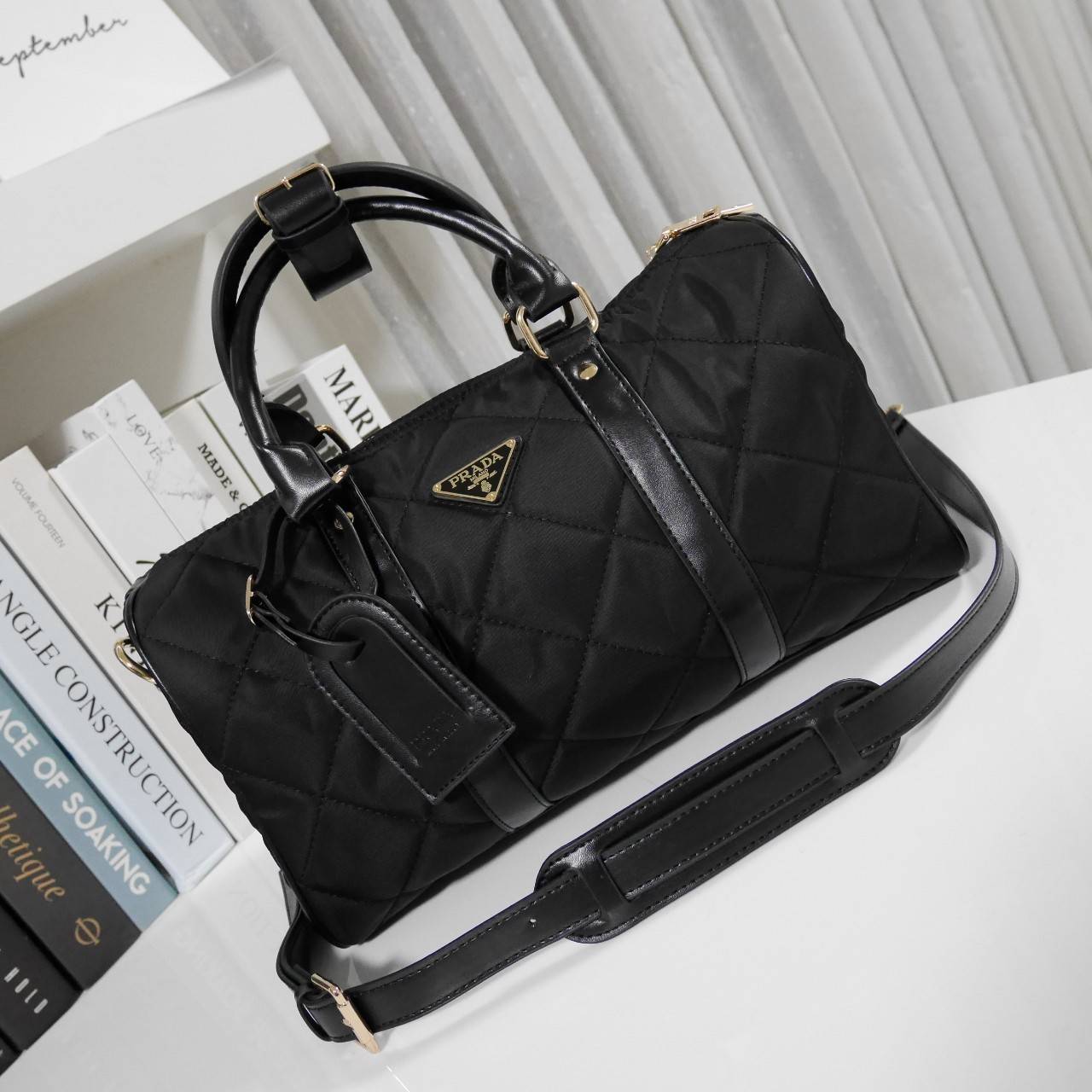 PRADA KEEPALL LEATHER BAG / PRADA Travel Bag ต้อนรับปีกระต่าย ด้วยกระเป๋าทรงหมอน ยอดฮิต อะไหล่ทองทั้งใบ