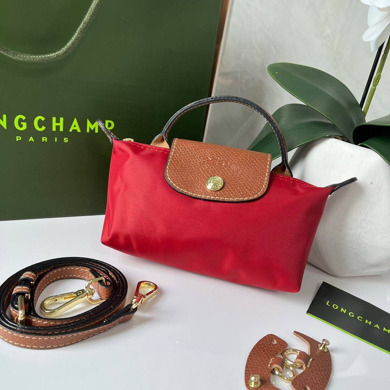 LONGCHAMP LE PLIAGE ORIGINAL Pouch with handle กระเป๋าใบเล็กขนาดกระทัดเหมาะกับใส่ของจำเป็นจุกจิก กันน้ำได้ พร้อมส่ง