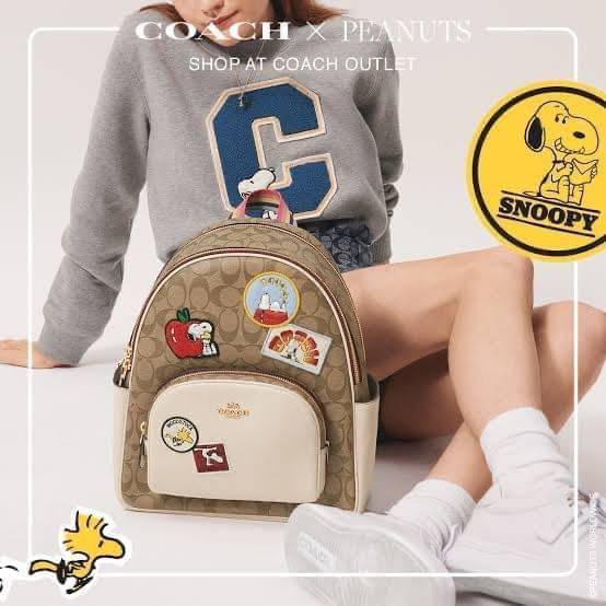 Coach X Peanuts Court Backpack In Signature Canvas With Varsity Patches เป้รุ่นลิมิเต็ดสุดหายาก!! คิ้วท์ๆ น่ารักน่าใช้มากๆ ด้วยดีไซน์ที่โดดเด่น 🎒💓 วัสดุหนังแคนวาสคุณภาพดี มีช่องซิปแยกให้หลายช่อง สายสะพายปรับได้ตามถนัด รุ่นนี้ขับผิวดีมากๆ ถ