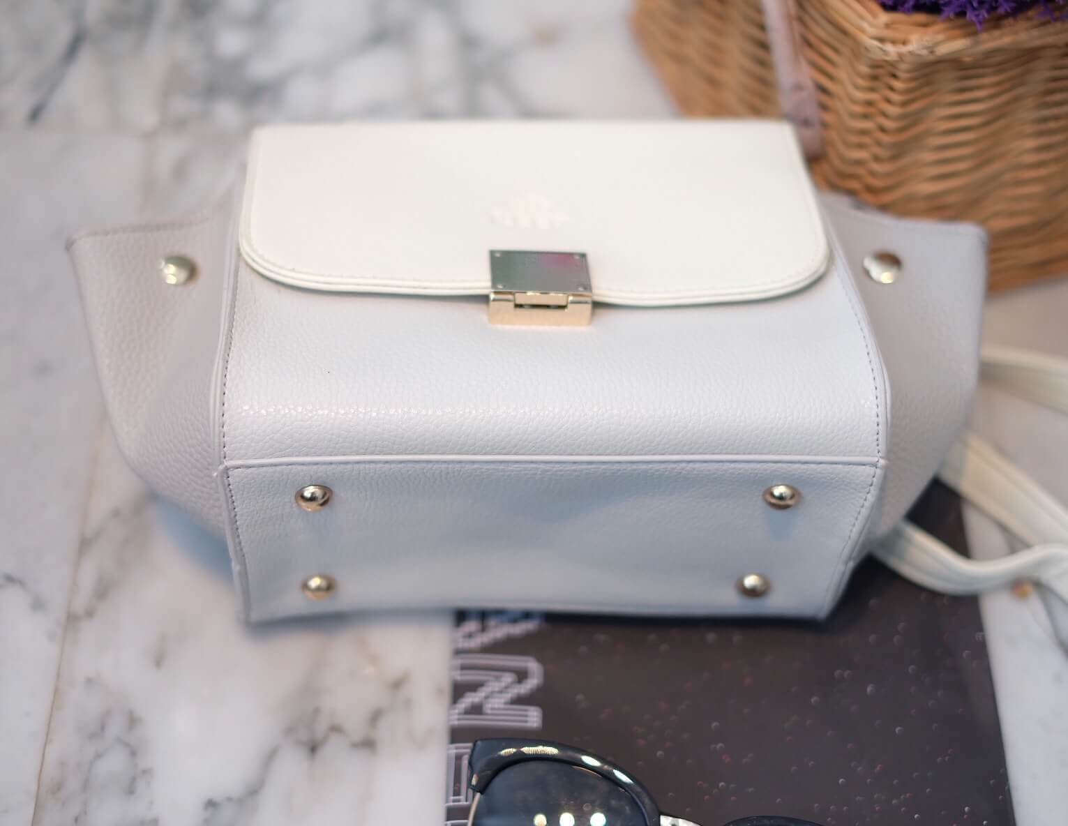 Best Seller !! ทรงที่ขายดีที่สุด #2in1 กระเป๋า KEEP mini office handbag ทรงสวย ทันสมัย -ปรับใช้ได้ถึงสองทรงคะ เก็บด้านข้างกระเป๋าได้ -ใช้หนังแกะสังเคราะห์ เนื้อดีมาก -ขนาดกะทัดรัด น้ำหนักเบา -ภายใน 2 ช่องซิป และช่องเก็บมือถือ แยกเก็บ-ของเป็นระเบียบมากๆคะ