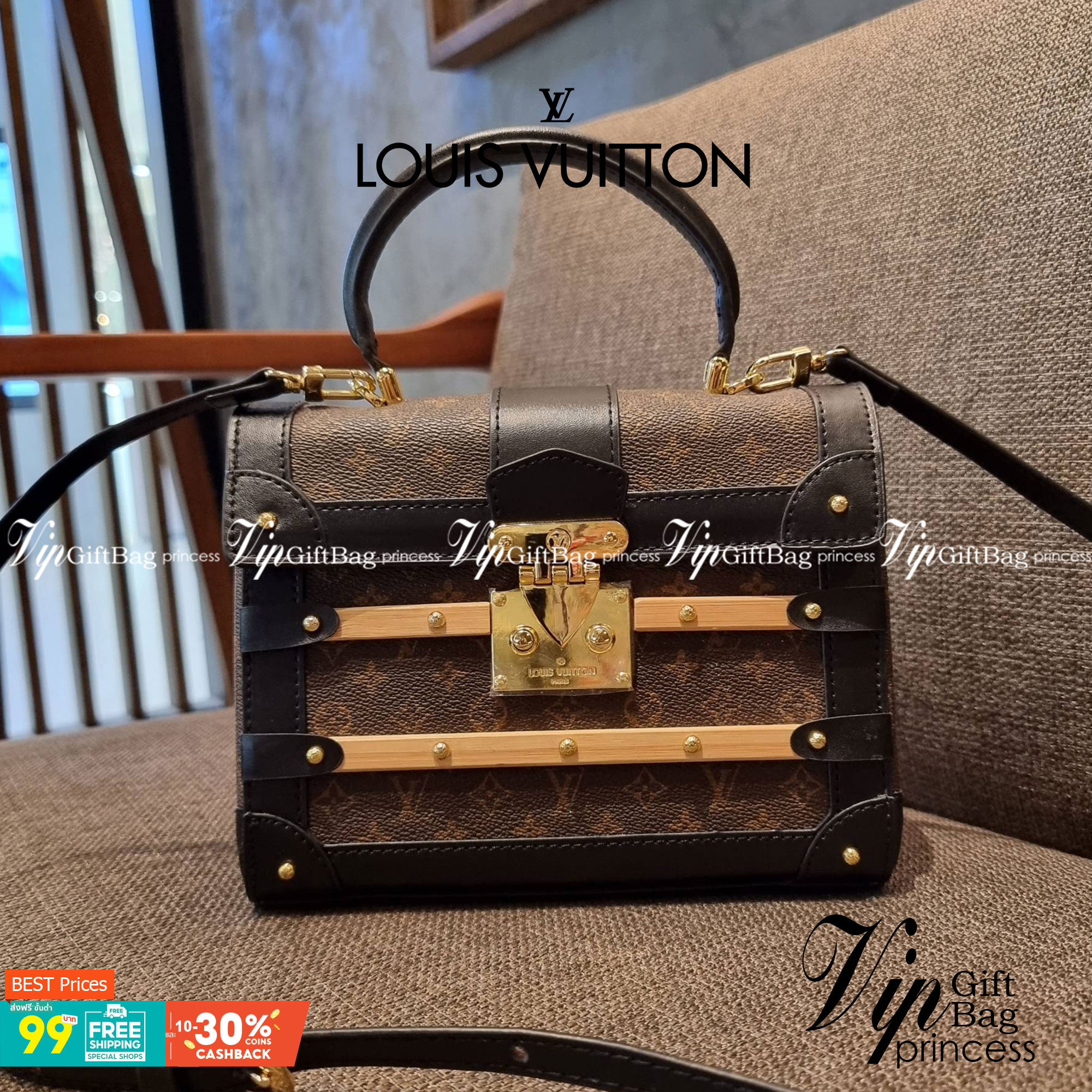 ใหม่ล่าสุดจาก LV monogram vintage box bag มาพร้อม box set สุดหรูรุ่นนี้ดีเทลยอดเยี่ยม เก็บรายละเอียดได้ดีและโดดเด่น ถือแล้วผู้ดีมาก!! วัสดุหนังแคนวาสสลับหนังแท้ เปิด-ปิดด้วยตัวบีบล็อค แน่นหนา ภายในโล่งกว้าง เลิศตรงที่เก็บทรง ขยายทรงด้านข้างได้ คอนโทรลด้วย