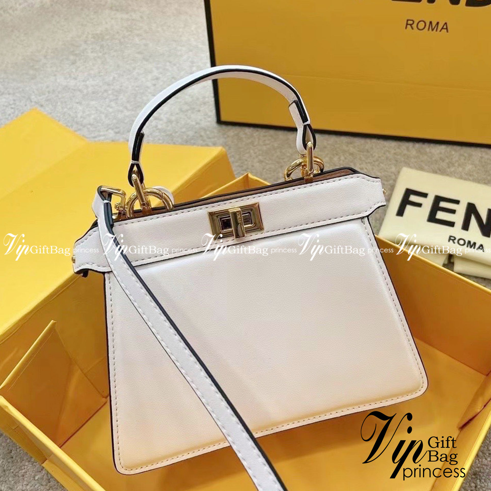 FENDI peekaboo 20cm เกระเป๋าสะพายเฟนดิ คลาสสิกตามแบบฉบับแบรนด์ สวยไฮโซมากแม่ สุดฮิตรุ่น Peekaboo ขนาดกำลังดีหนังเรียบสีพื้นมาใหม่ สวยหรูดูไฮโซ มาพร้อมสายสะพายยาวถอดออกถือได้ วัสดุคุณภาพอย่างดี ขนาดกะทัดรัดและดีไซน์ที่เรียบหรู