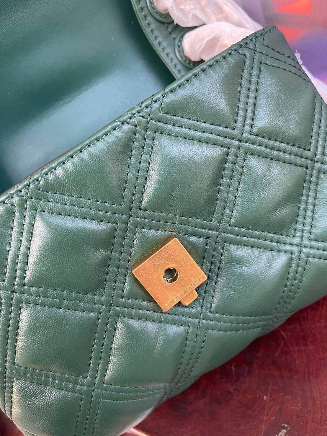 ของแท้ 💯% Tory burch Fleming Soft Small Convetible Shoulder bag กระเป๋าเฟลมมิ่ง (Fleming) สุดคลาสสิค ทำจากหนังนุ่มกับเทคนิคการเย็บแบบควิลท์ เพิ่มความเป็นเอกลักษณ์ด้วยโลโก้ลายดับเบิ้ล