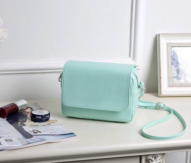 กระเป๋าสะพาย H&M รุ่น cross body bag มี 4 สี : ดำ , ชมพูนู๊ด , เหลือง , มิ้นท์