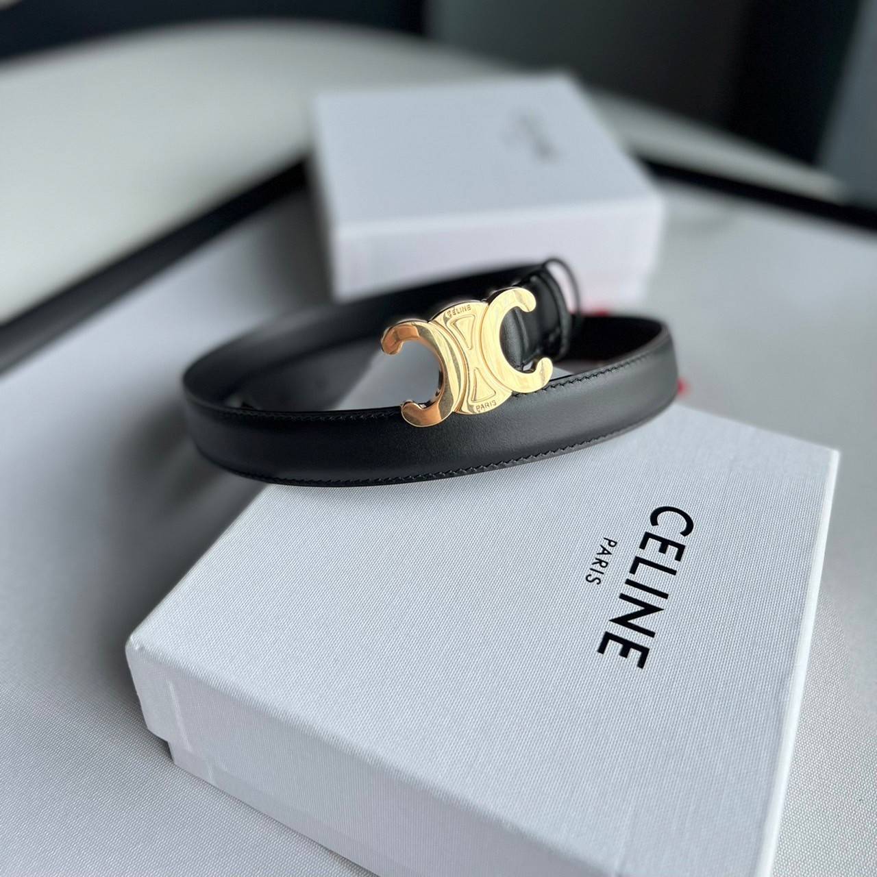 หนังแท้ CELINE BELT LOGO 18MM / Celine Triomphe Belt in Natural Calfskin เกรดใช้งานสลับของจริง ออริจินอลหนังแท้ หัวเข็มขัดโลโก้แบรนด์แบบ 3D Vintage สีทอง/สีดำ ปั้มโลโก้คมชัดคล้ายของจริง สายปรับระดับได้ในดีไซน์เรียบหรูเข้ากับทุกลุ๊คใช้ได้ทั้งชายหญิง
