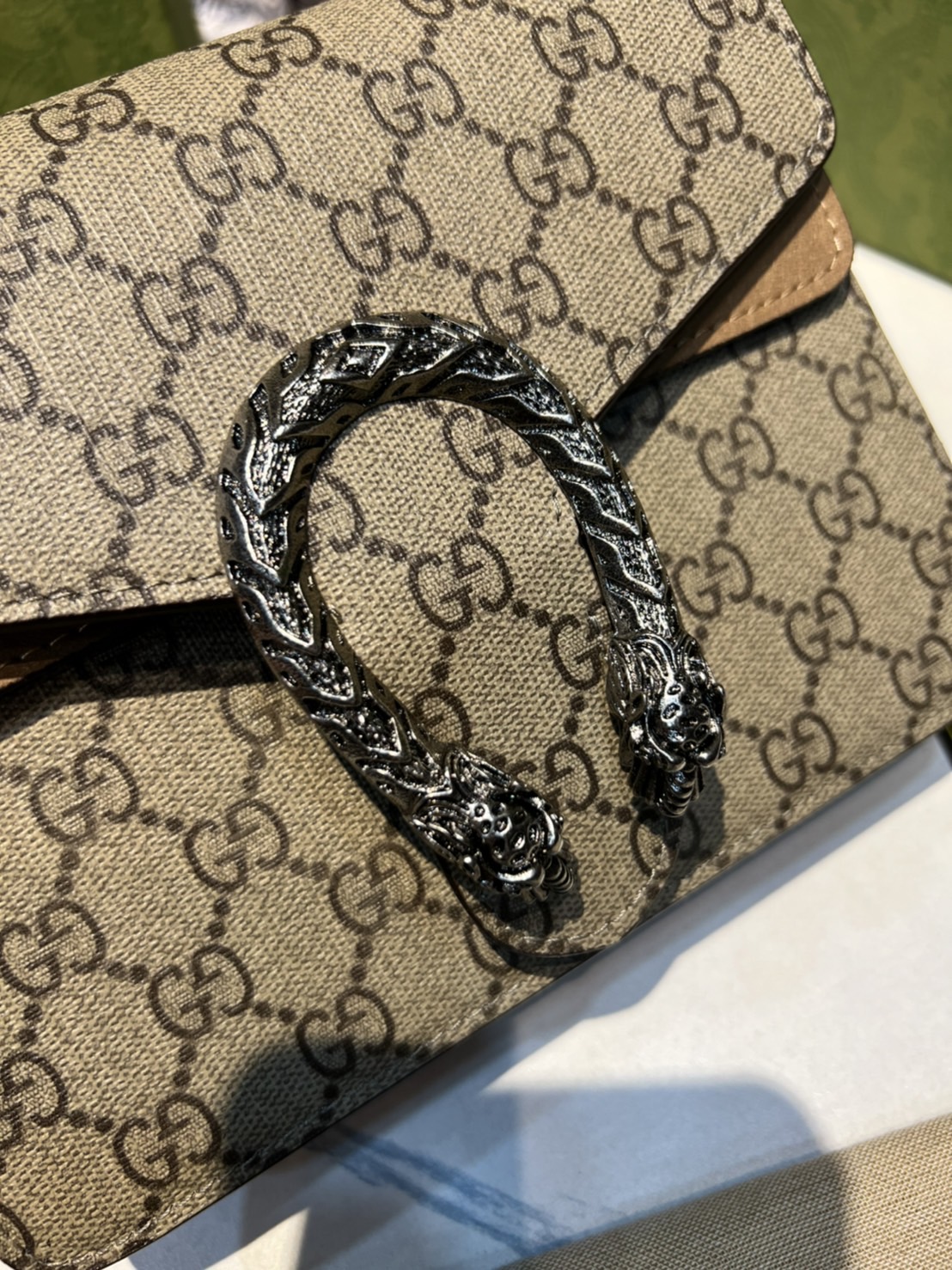 20CM / 7.5" หนังแท้ GUCCI Dionysus GG Supreme mini bag ฮอตไอเท็ม รุ่นนี้ขายดีขายหมด สวยหรู คุณหนู ผู้ดีมาก!! นานๆ มาจะมาน้าา รุ่นหายากค่ะ กระเป๋าสะพายข้าง ดีไซน์อยู่ทรง ขนาดกำลังสะดวกใช้สำหรับสาว วัสดุหนังแท้เต็มใบ ภายในแบ่งสัดส่วนได้เป็นอย่างดี งานจ