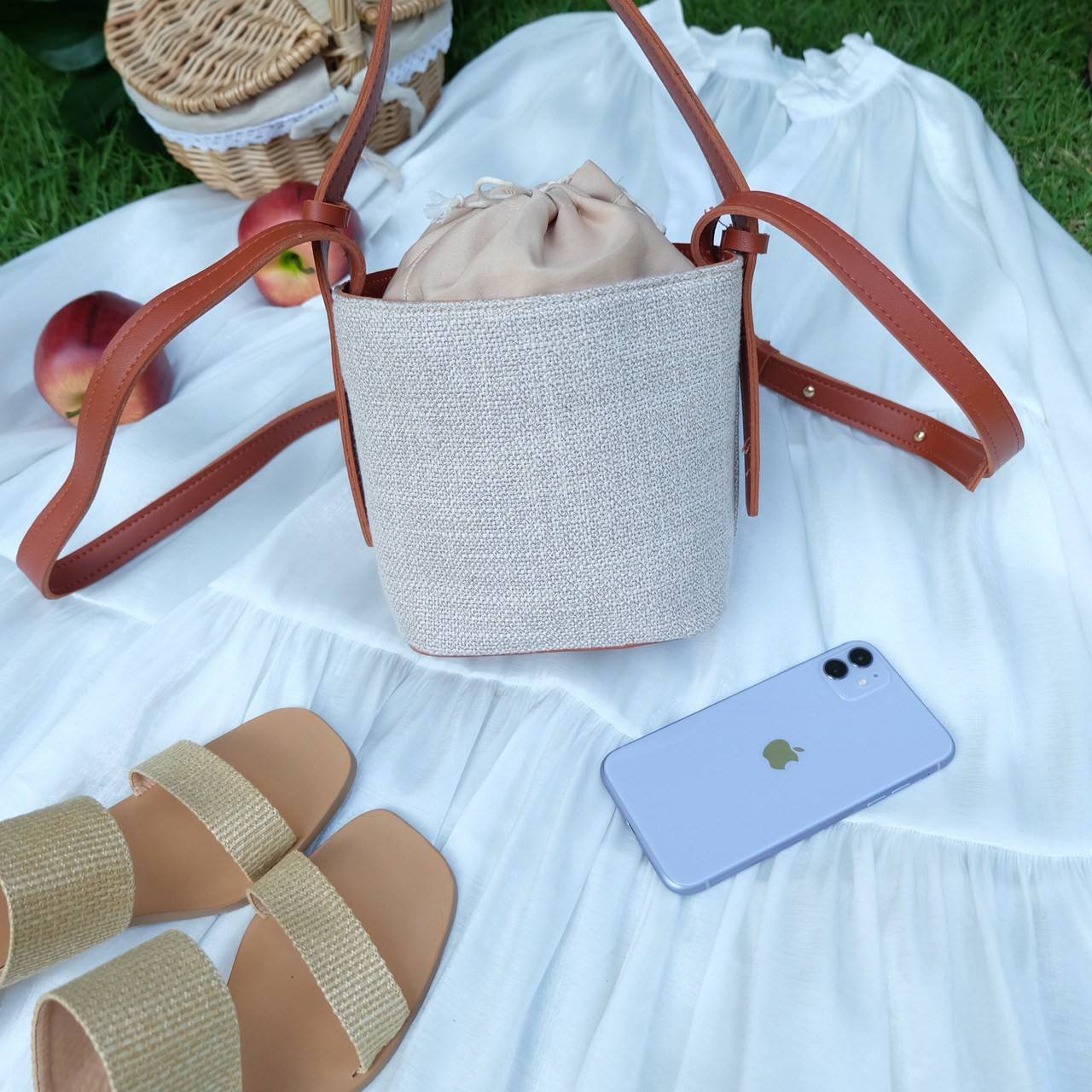 สวยมาก KEEP ‘ Vitamin Sea ‘ Col.3 ทรงถังน่ารักมาก สไตล์ Casual ดูดี สุดๆ ตัดขอบหนังสีน้ำตาล ทรงน่ารัก ด้านในมีถุงผ้าใบเล็กใส่ของได้อีกชั้น ดีไซน์รูปแบบสวย *ดีต่อใจ ใครชอบทรงนี้ห้ามพลาดเลยน๊า 😁❤️ ถือเที่ยว ไปทะเลก้อสวยสุดๆ