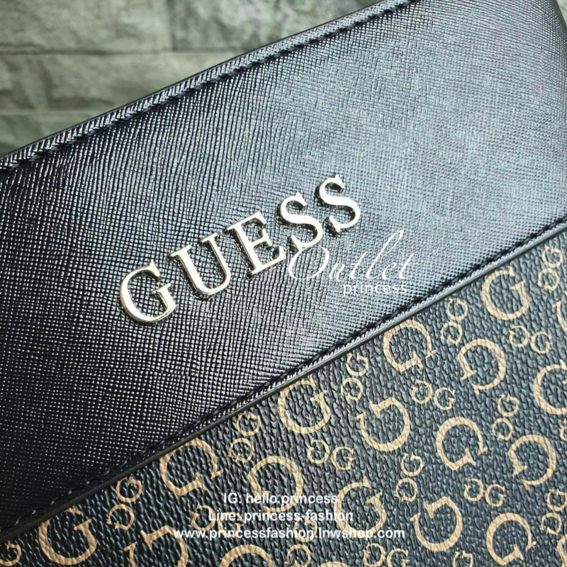 3สี Guess Bucket Bag กระเป๋ารุ่นใหม่ล่าสุด อวดไอเทมแสนเก๋กับกระเป๋าทรงถังสุดน่ารัก พิมพ์ลายรอบใบ วัสดุ Saffiano PU คุณภาพดี นิ่ม น้ำหนักเบา ด้านหน้าประดับด้วยโลโก้แบรนด์สวยโดดเด่น เปิดปิดด้วยเชือกหนังใช้หูรูดปลายเชือกประดับอะไหล่เงินสะดวกใช้ ด้านในโล่งกว้