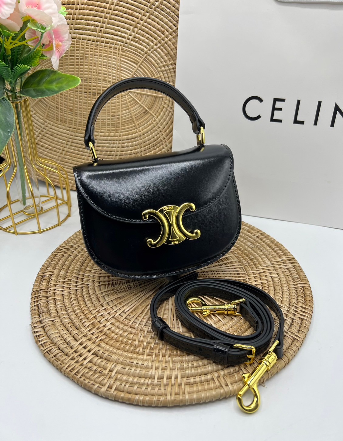 CELINE Mini besace triomphe in shiny top handle กระเป๋าสะพายคาดลำตัวพร้อมหูจับถนัดมือ น่ารักมาก รุ่นใหม่ล่าสุด