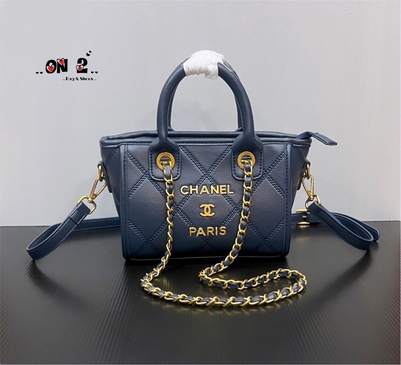 Chanel tote bag / Chanel Shopping Bag 8" กระเป๋าชาเนลทรงโท้ท หนังนิ่มซับในสีดำปั้มแบรนด์ทุกจุด สายโซ่ดึงปรับความยาวได้ สวยทั้งภายนอกภายในคุ้มค่าราคาจับต้องได้