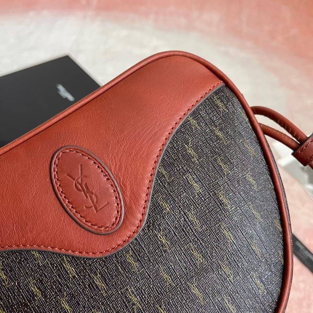 YVES SAINT LAURENT BAG กระเป๋าสะพายสไตล์วินเทจ งานหนังแท้สวย โทนสีผู้ดีมากค่ะ ภายในโล่งจะสะพายไหล่ CROSSBODY ก็ดูดี สินค้ามาพร้อมถุงผ้าและกล่องแบรนด์พร้อมส่งที่ไทยราคาสุดคุ้ม สาวก YSL ห้ามพลาด!