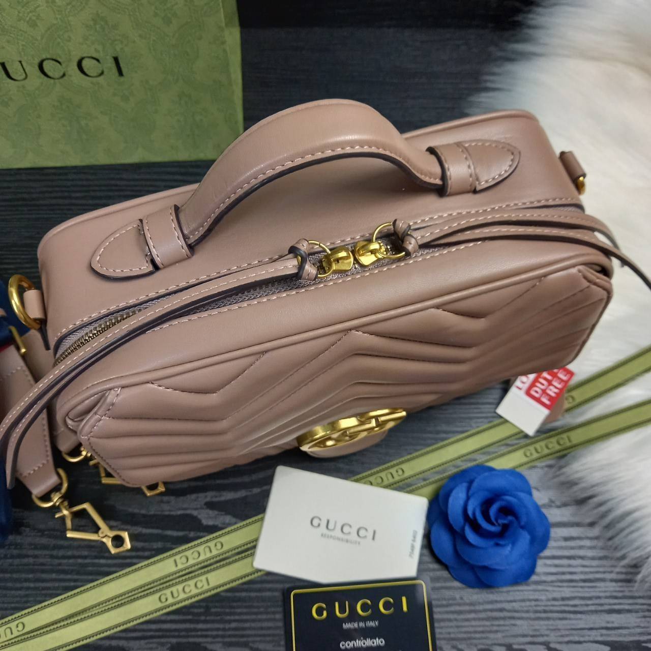 VIP GUCCI GG MARMONT TOP HANDLE SHOULDER BAG / BOLSA GG MATELASSE กระเป๋าถือ กระเป๋าสะพาย คอลเลคชั่นสุดหรู มาพร้อมสายสปอร์ตสะพายยาว สามารถปรับระดับได้ ถอดได้ เป็นอีกรุ่นที่โดดเด่นมากๆ การใช้งานคล้องตัวสุดๆ โดดเด่นด้วยโลโก้ GG ขนาดใหญ่เป็นเอกลักษณ์