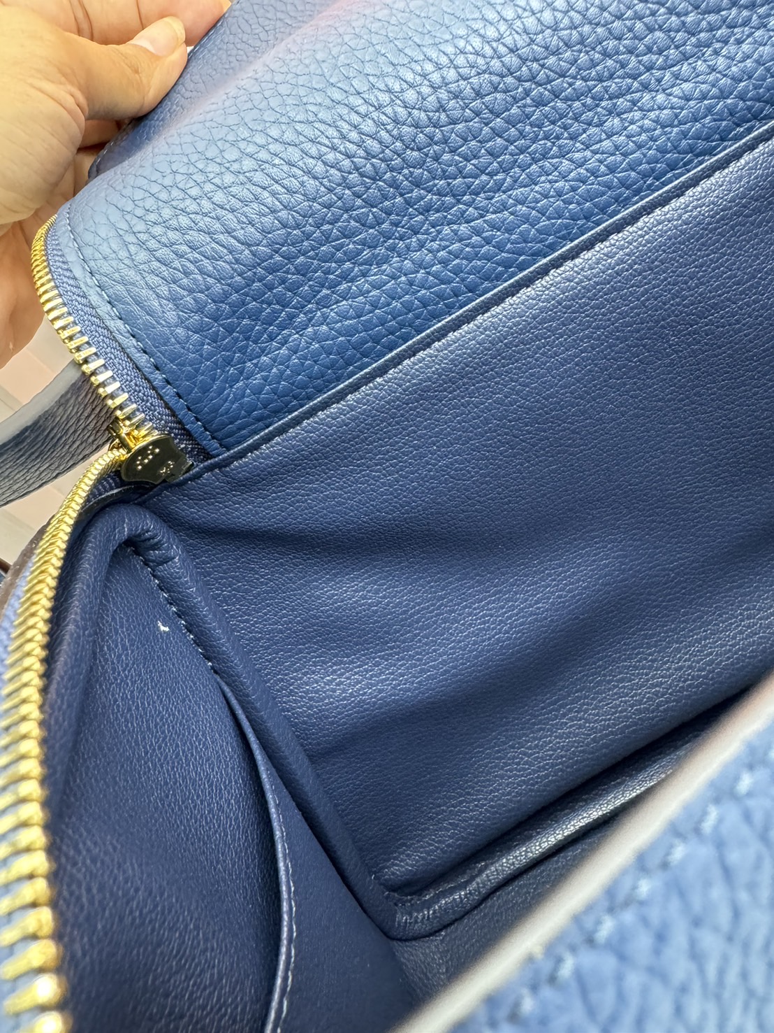 พร้อมส่ง 15 สี HERMES Lindy 26 bag กระเป๋าทรงโท้ทหนังสวยอย่างดี เอกลักษณ์ของความเรียบหรูไฮคลาสอย่างสมบูรณ์แบบ เกรดออริ สลับแท้ งานสวยตามรูป ใช้งานต่างประเทศได้