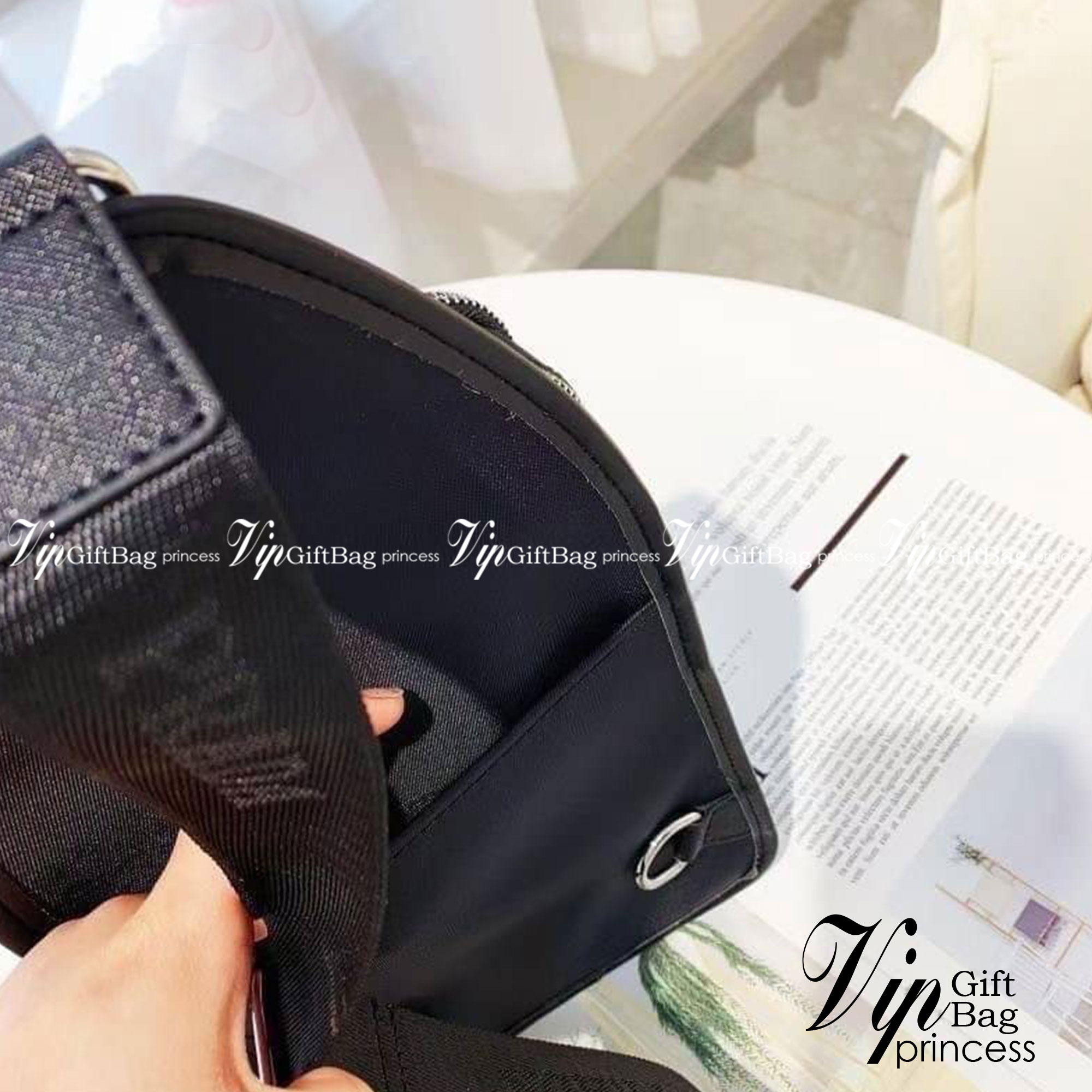 PRADA Double Zipper Belt Bag / PRADA nylon mini sling backpack / Prada Chest Bag กระเป๋าคาดอกไนลอนเนื้อดี คลาสสิก สุดเท่ห์😎 มาแล้วคร้าหนุ่มๆ รุ่นหายากจัดมาให้พร้อมเสริฟแล้วน้า กระเป๋าคาดอก หล่อไม่ซ้ำแบบใคร 2 ซิป แบ่งสัดส่วน ใช้งานง่าย