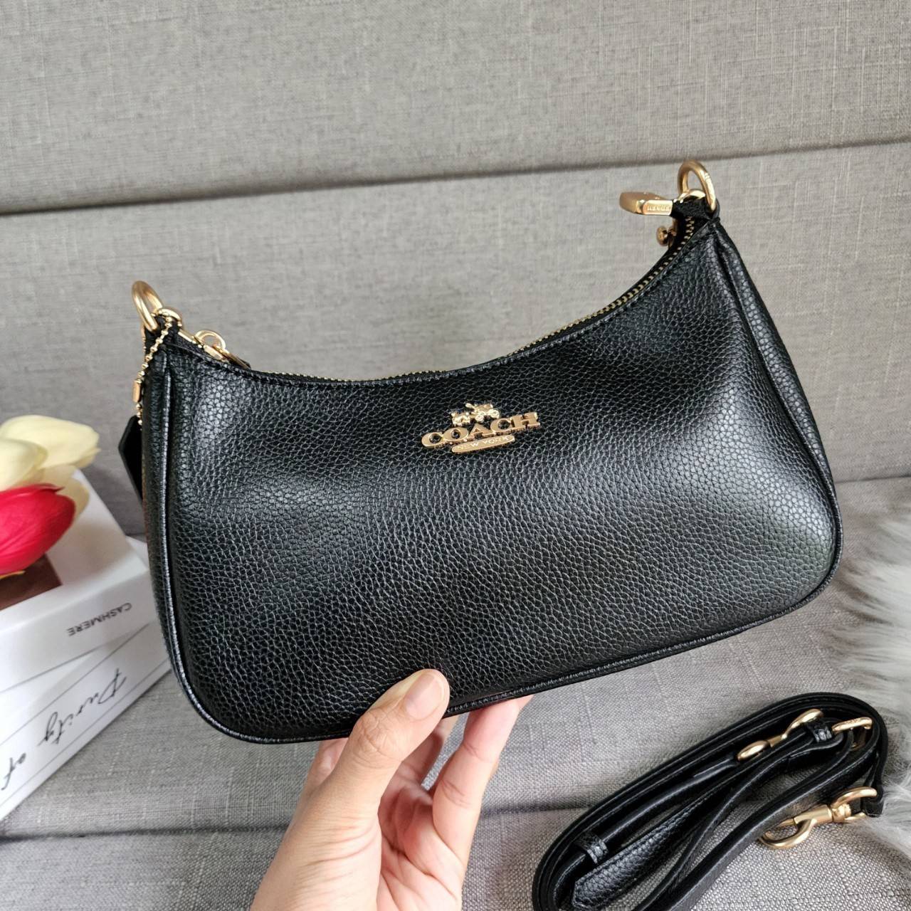 พร้อมส่งครบสี สวยทุกสีเลยค่า😘 ((CA173//CA209//CA548)) COACH TERI SHOULDER BAG 🔹กระเป๋าทรงพอช ในรูปแบบหนังแท้ หนังนิ่มสวยมากค่ะ