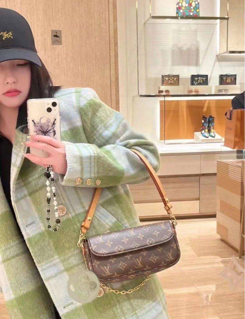 LV IVY WALLET ON CHAIN กระเป๋าสะพายกึ่งกระเป๋าสตางค์ รุ่นยอดนิยม สุดคุ้มด้วยลูกเล่นที่หลากหลาย สายสะพาย 2 เส้น สะพายไหล่และสะพายข้าง
