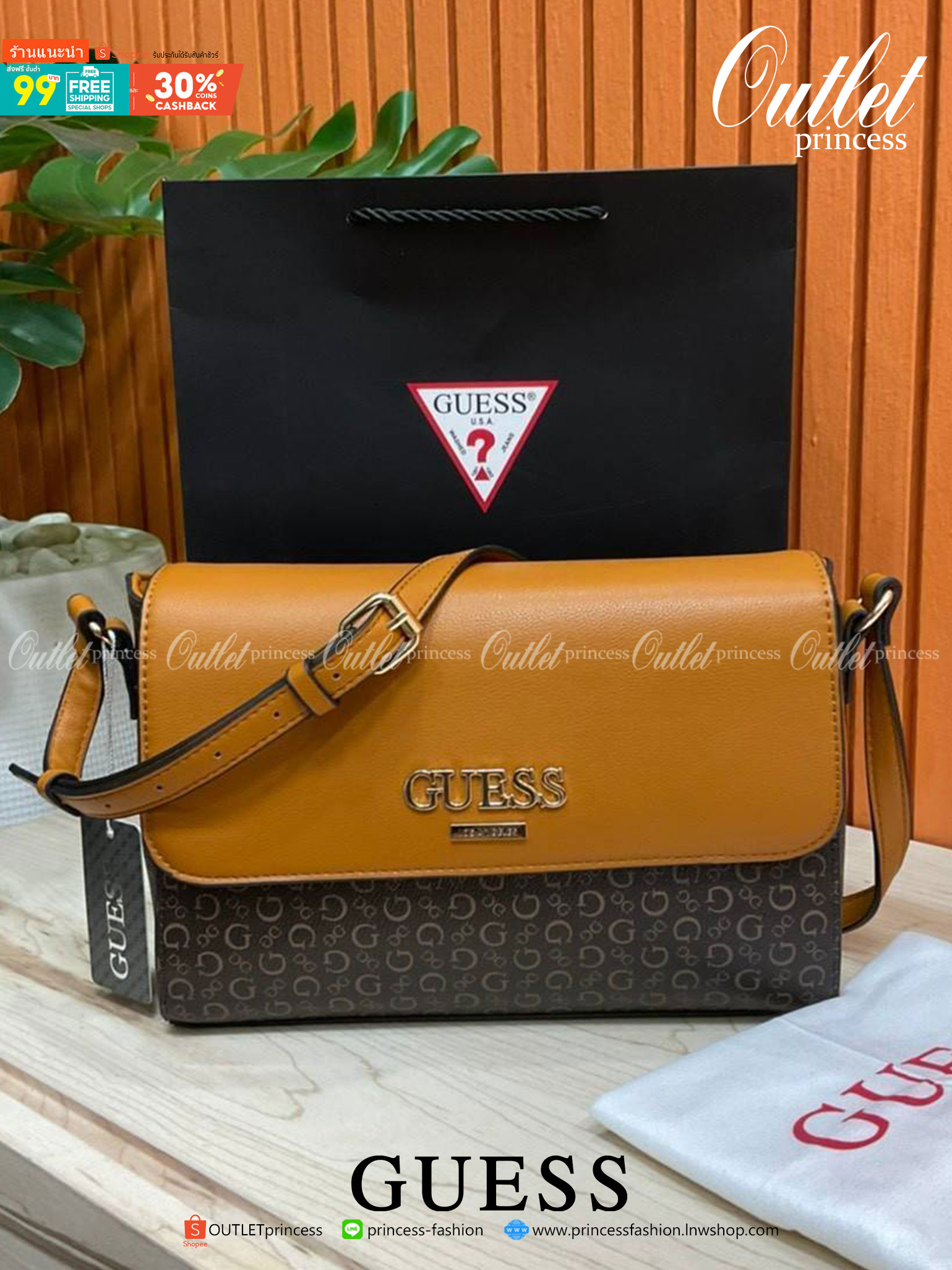 ของแท้ 💯% 】Guess Brit Crossbody Bag in Charcoal Signature Faux Leather and G Monogram Print with Black Leather Flap - Women's Sling Bag กระเป๋าสะพาย Crossbody ทรงเหลี่ยม รุ่นยอดนิยมอีกรุ่นหนึ่งของ Guess ตัวหนังคือดีงามทรงสวย หนังนิ่มน่าใช้มาก