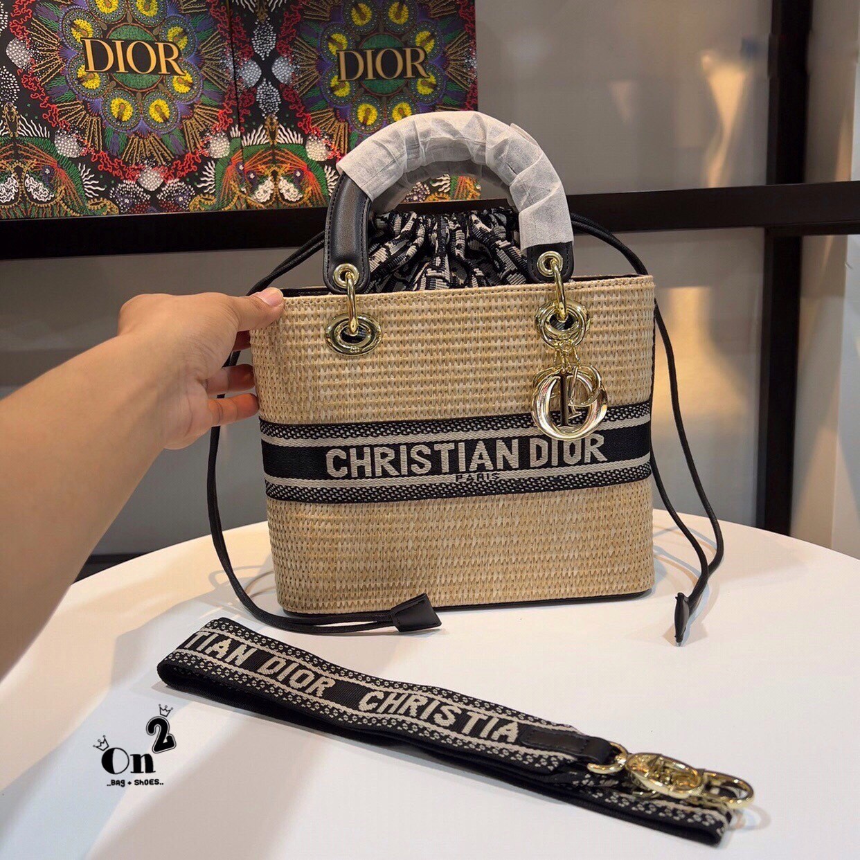 Lady Dior limited edition Bag DIOR WOMEN MEDIUM LADY D-LITE BAG กระเป๋า Lady D-Lite ผสมผสานความสง่างามและคลาสสิก