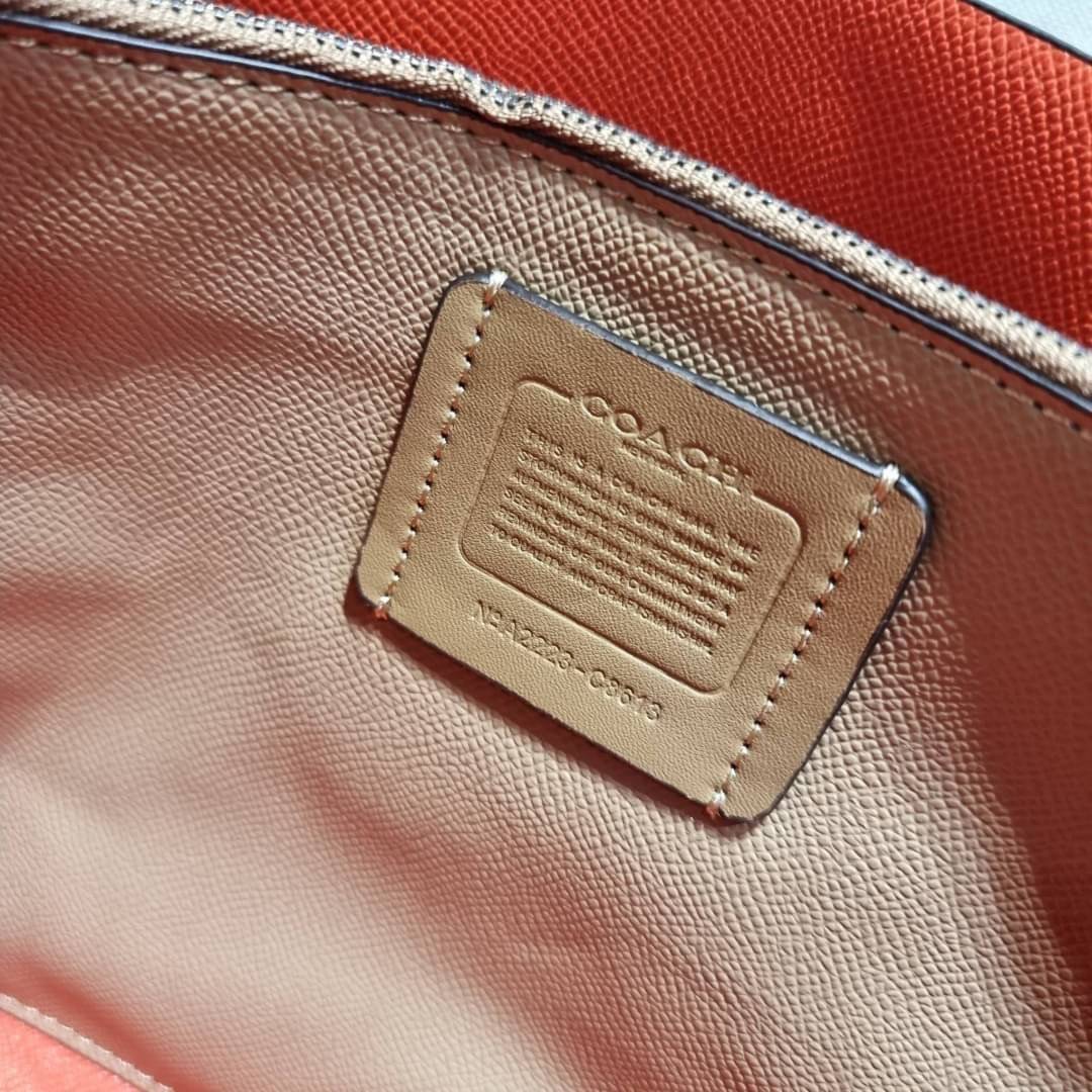 COACH C8613 MOLLIE TOTE 25 WITH MYSTICAL FLORAL PRINT คอลใหม่ล่าสุด ยังไม่เข้า shop ไทย สวยๆแบบไม่ต้องรอพรีฯให้ยาวนาน กับกระเป๋าโท้ทไซส์เล็กที่สาวๆต่างก็ต้องปักใจรัก สวยสมใจ ดีไซน์ลวดลายดอกไม้ คละเคล้าเต็มใบ สีสันสดใส น่าใช้สุดๆ วัสดุหนังแคนวาส ภายในโล่งก